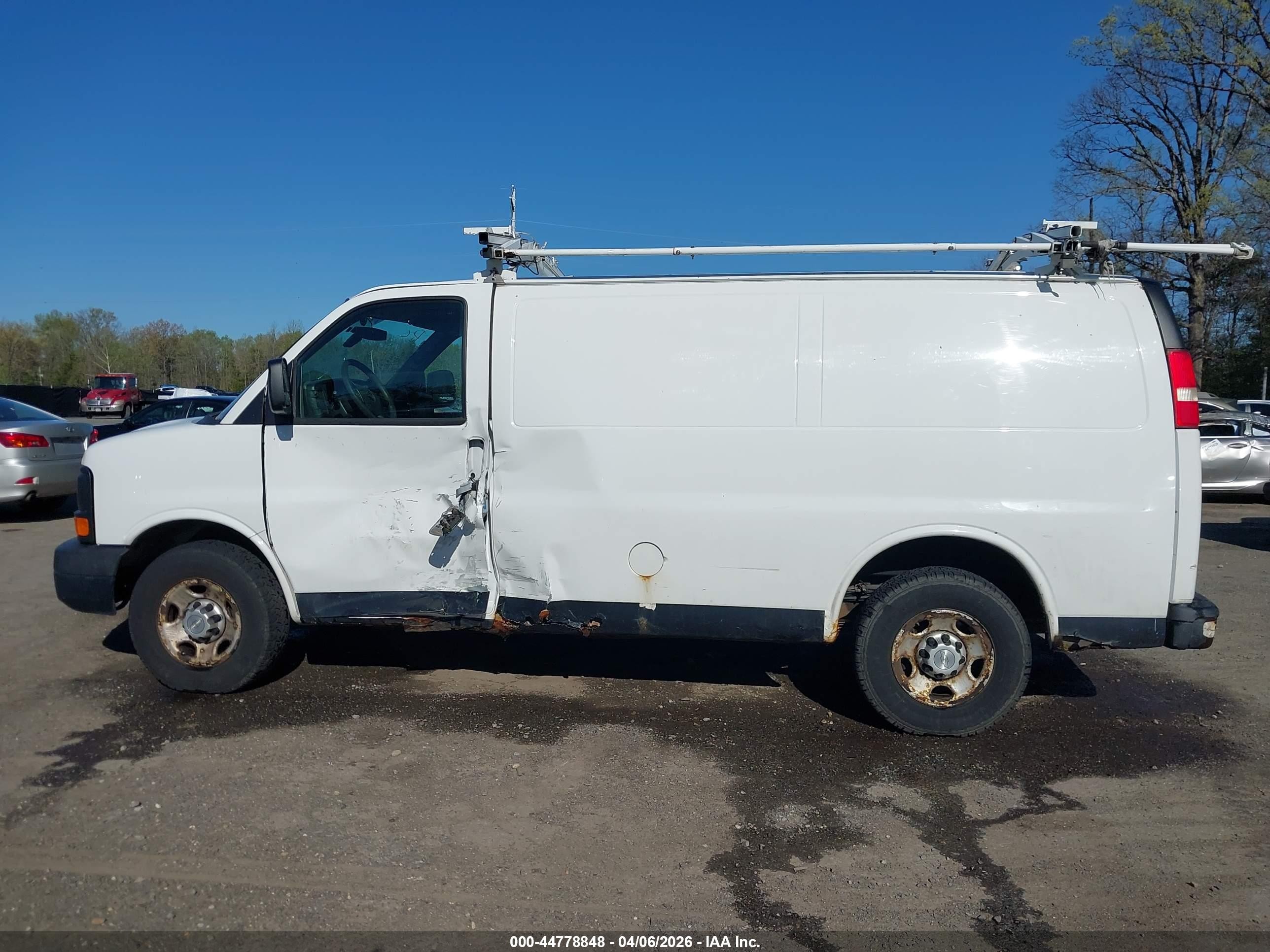 2013 Chevrolet Express 2500 Work Van White vin: 1GCWGFBA5D1187606