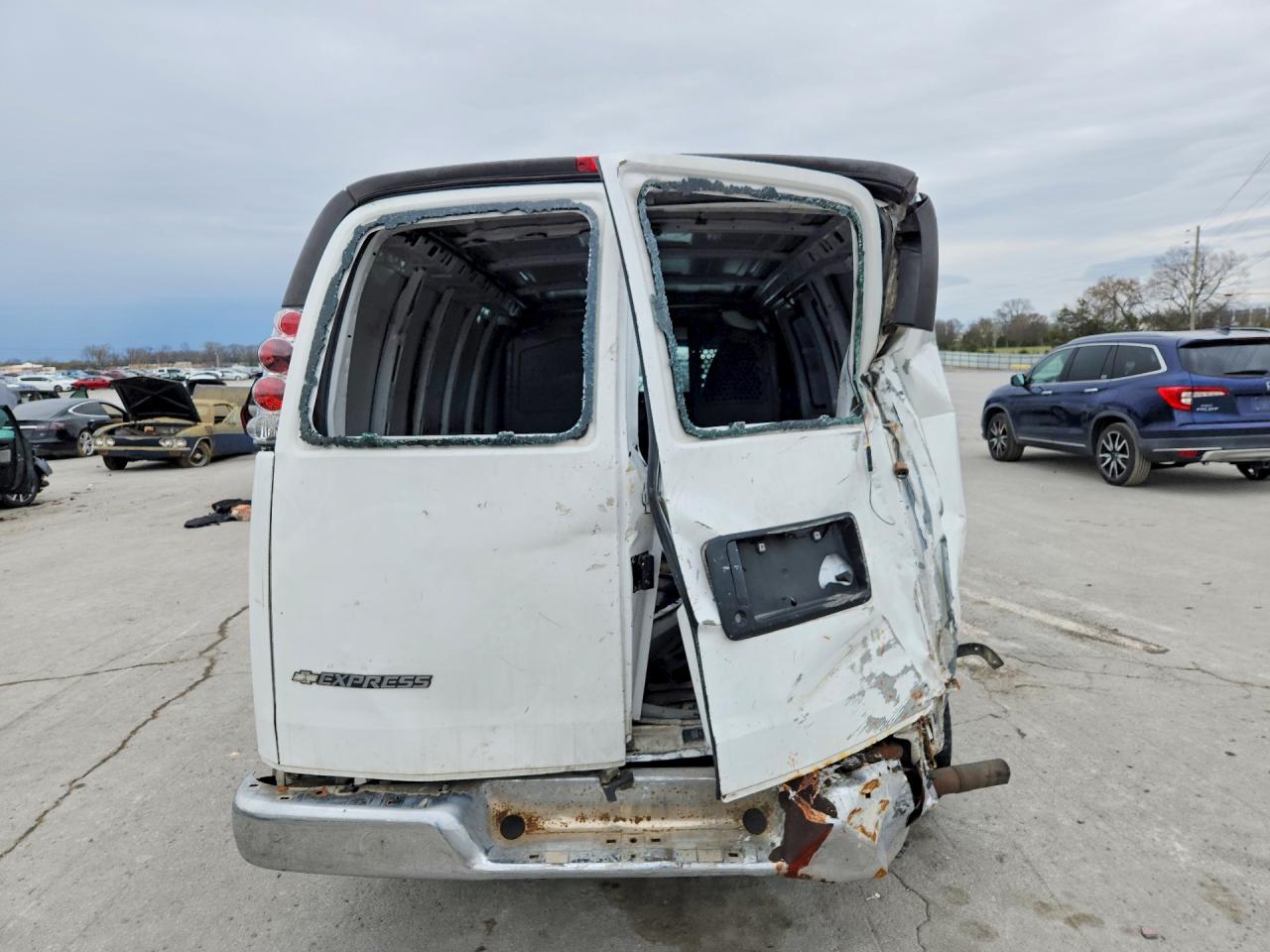 2013 Chevrolet Express G2500 White vin: 1GCWGFBA6D1103258