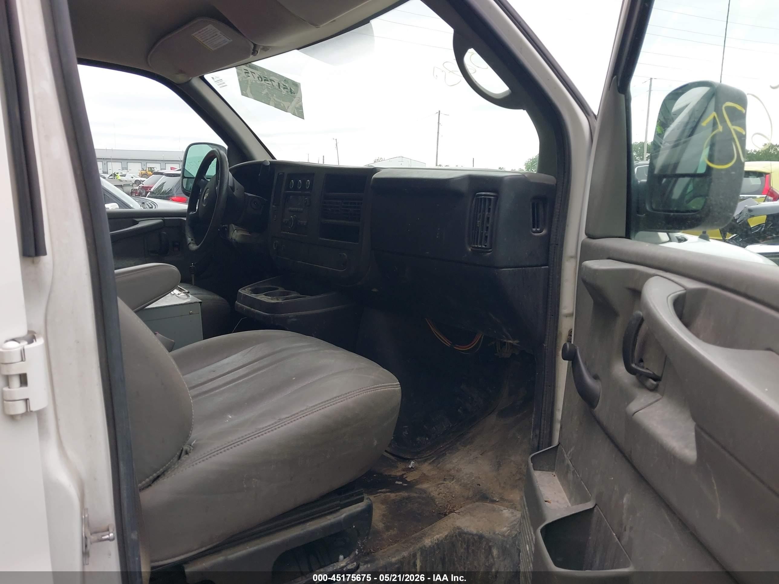2012 Chevrolet Express 2500 Work Van Белый vin: 1GCWGFBA7C1174774