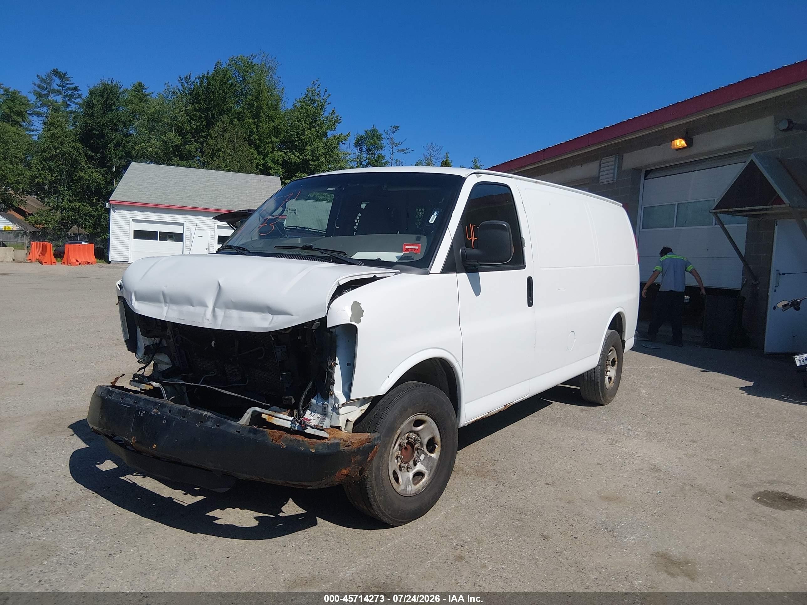 2011 Chevrolet Express 2500 Work Van White vin: 1GCWGFBA8B1146884
