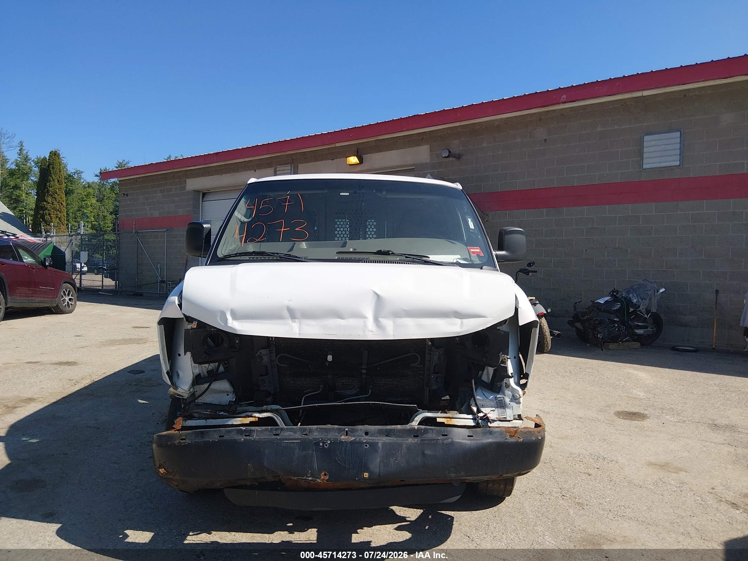 2011 Chevrolet Express 2500 Work Van White vin: 1GCWGFBA8B1146884