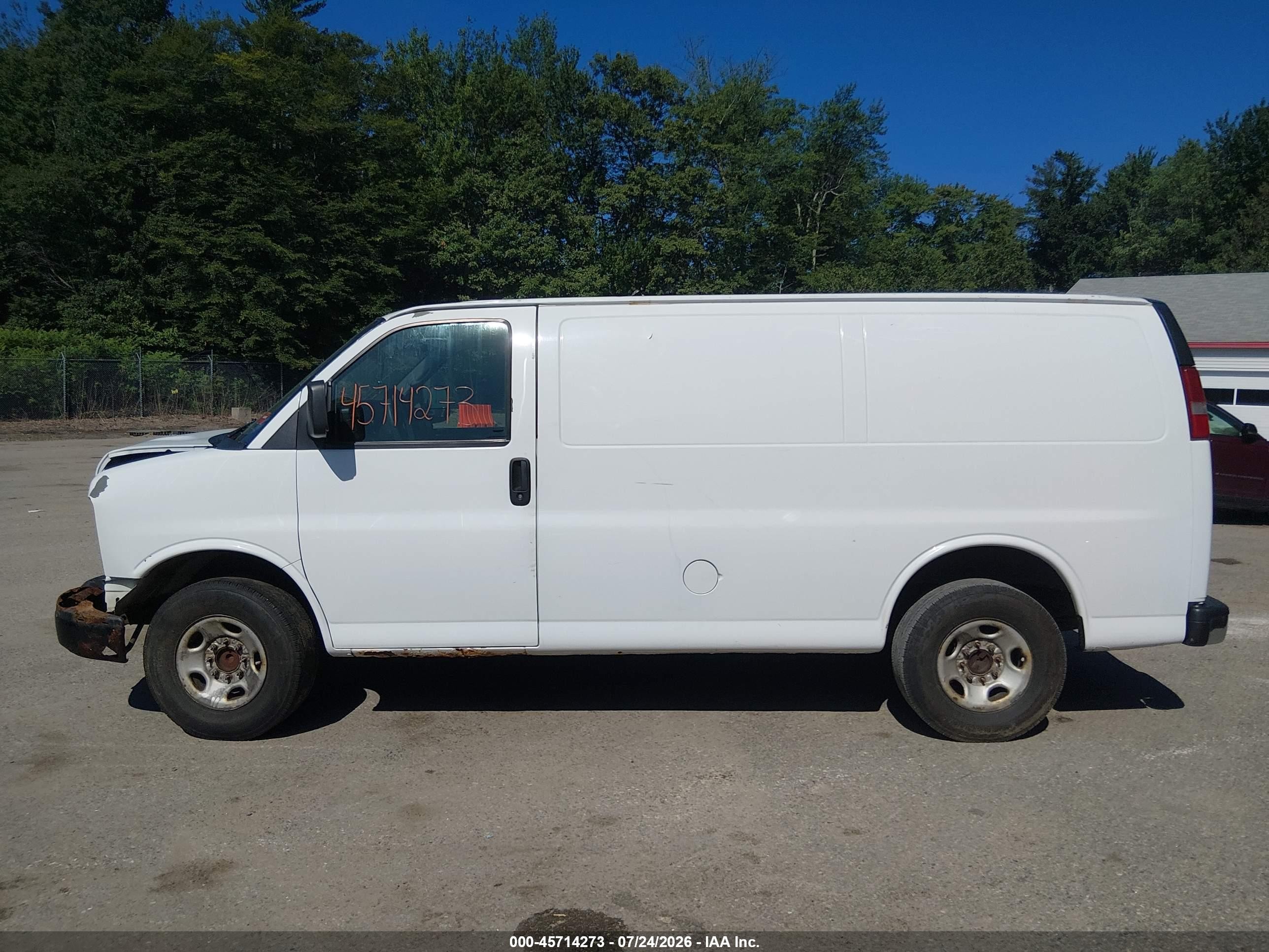 2011 Chevrolet Express 2500 Work Van White vin: 1GCWGFBA8B1146884