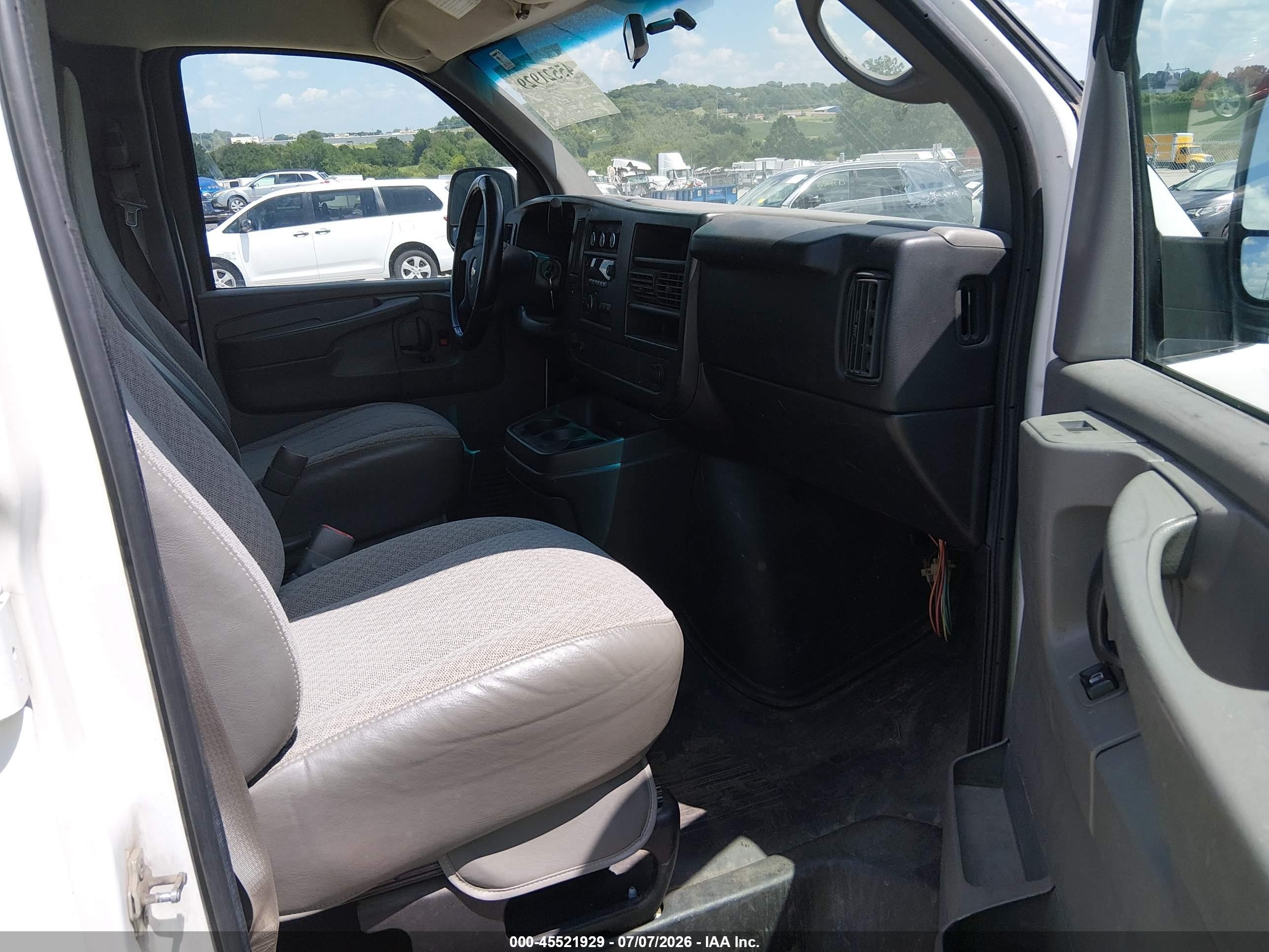 2014 Chevrolet Express 2500 Work Van White vin: 1GCWGFBA9E1110710