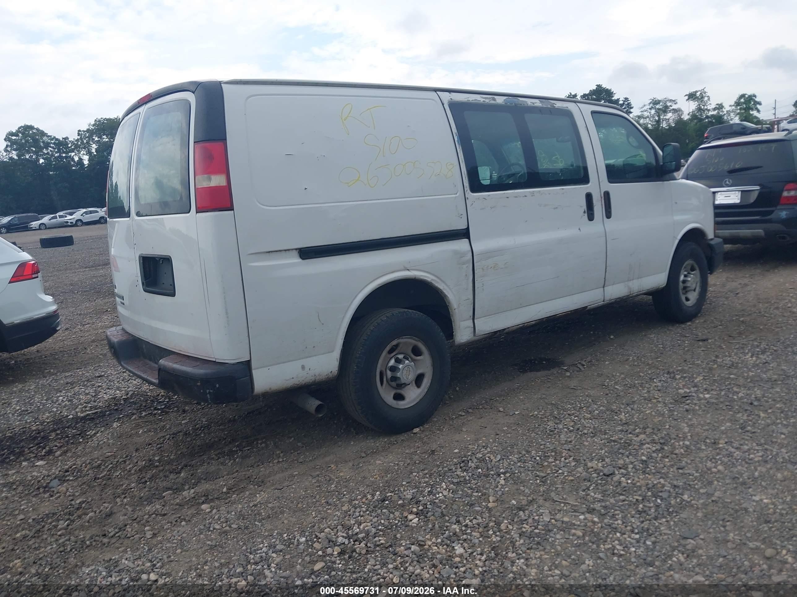 2011 Chevrolet Express 2500 Work Van White vin: 1GCWGFCA0B1127244