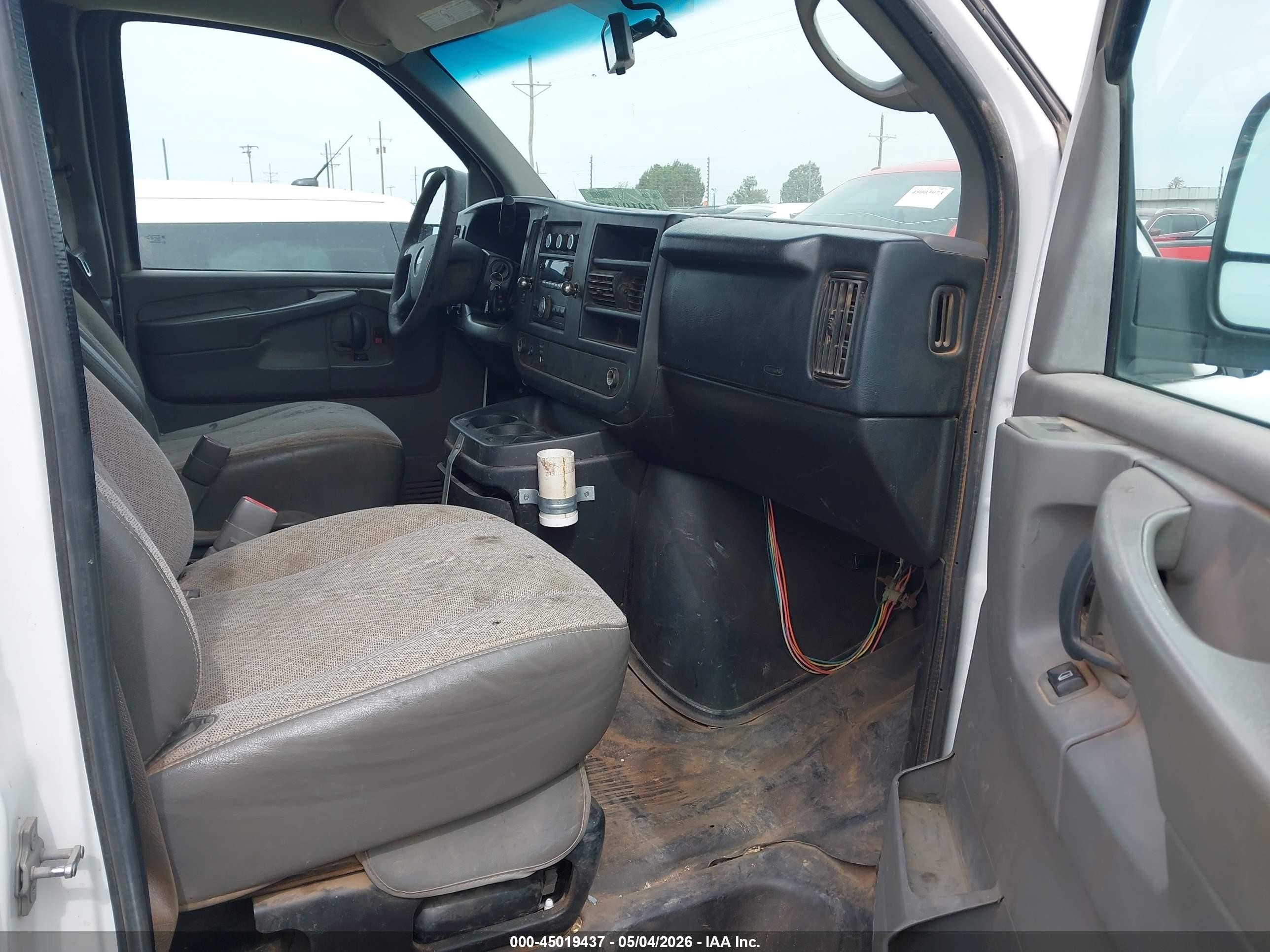 2014 Chevrolet Express 2500 Work Van Белый vin: 1GCWGFCA1E1147054