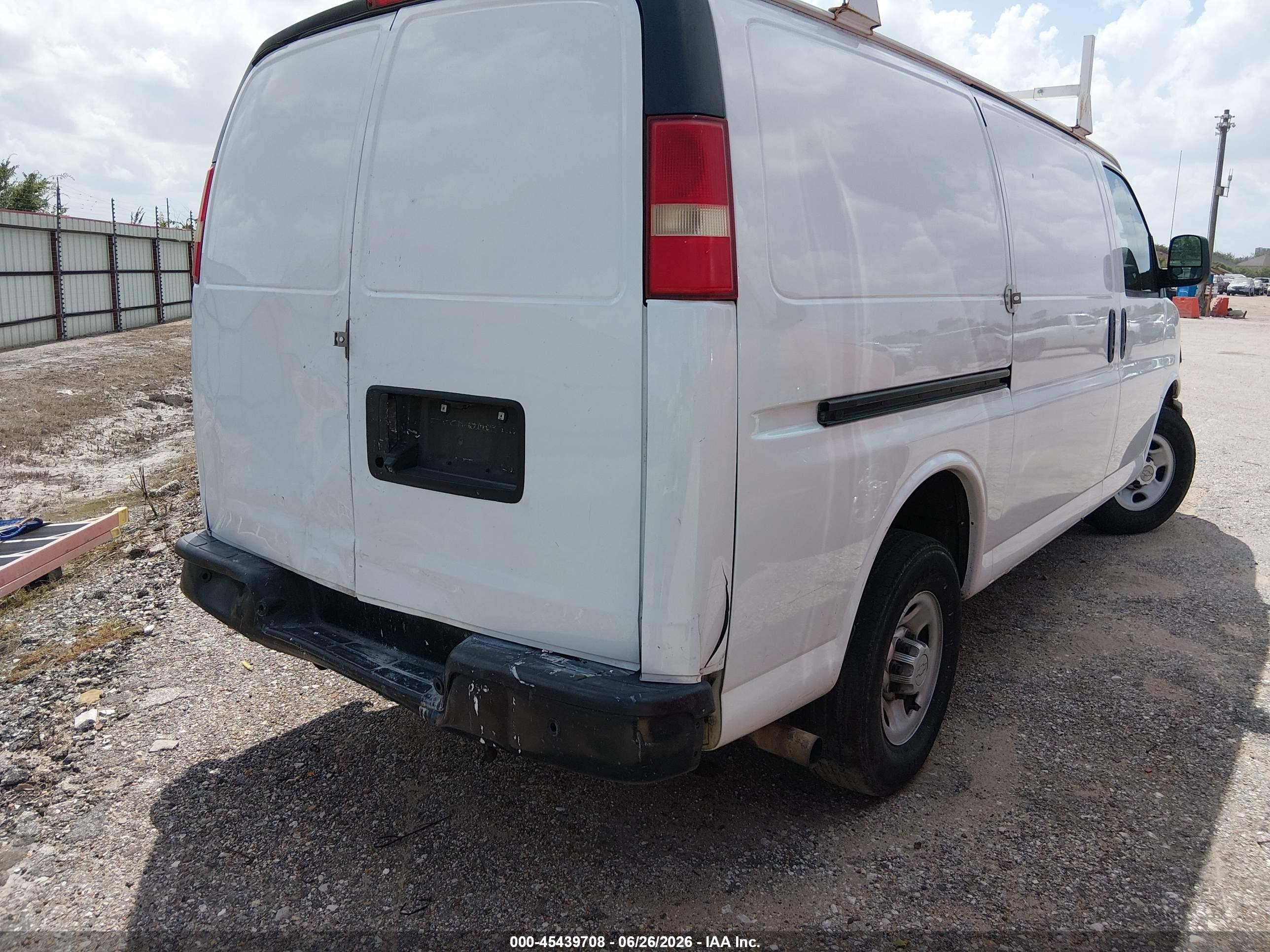 2014 Chevrolet Express 2500 Work Van White vin: 1GCWGFCA1E1209844