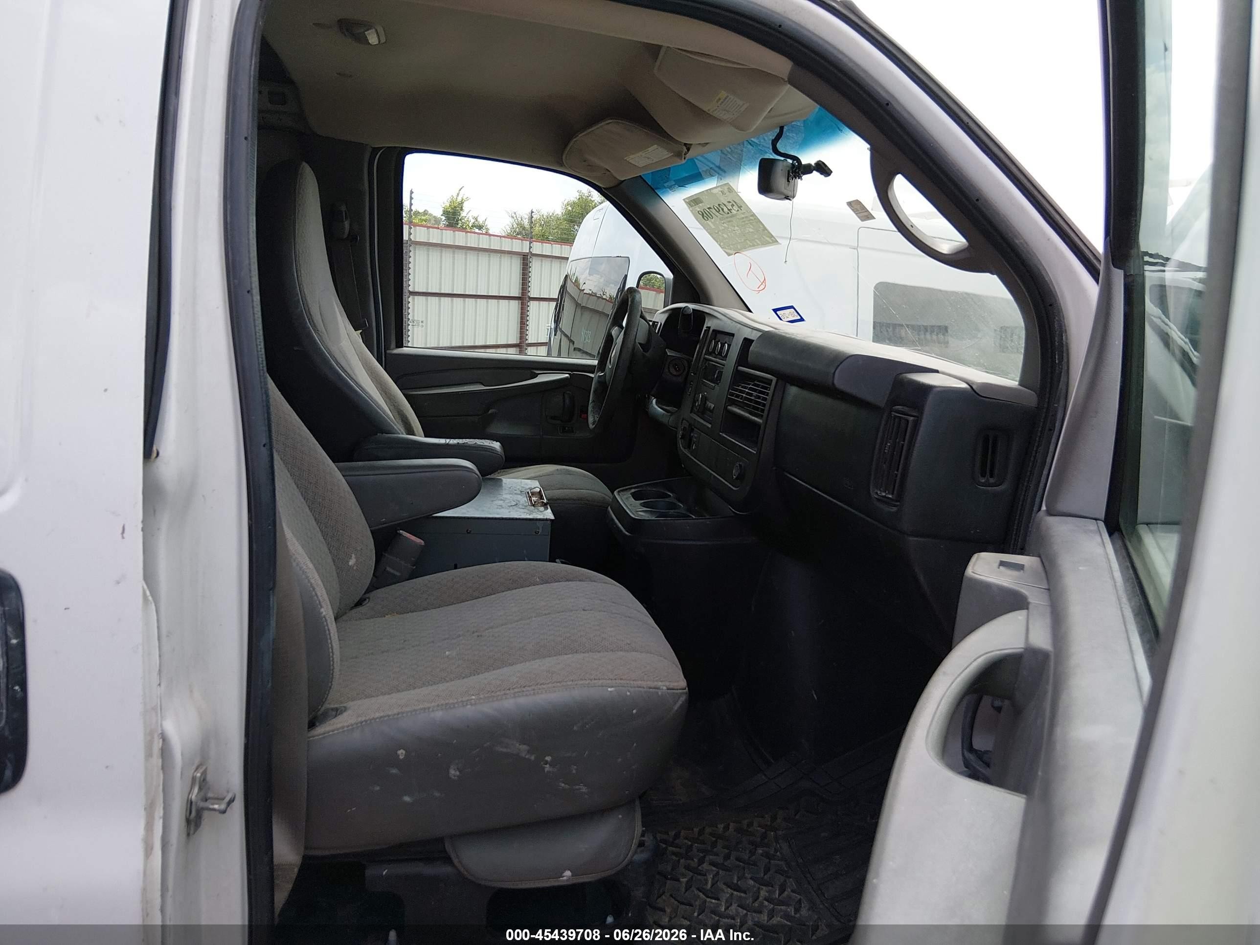 2014 Chevrolet Express 2500 Work Van White vin: 1GCWGFCA1E1209844
