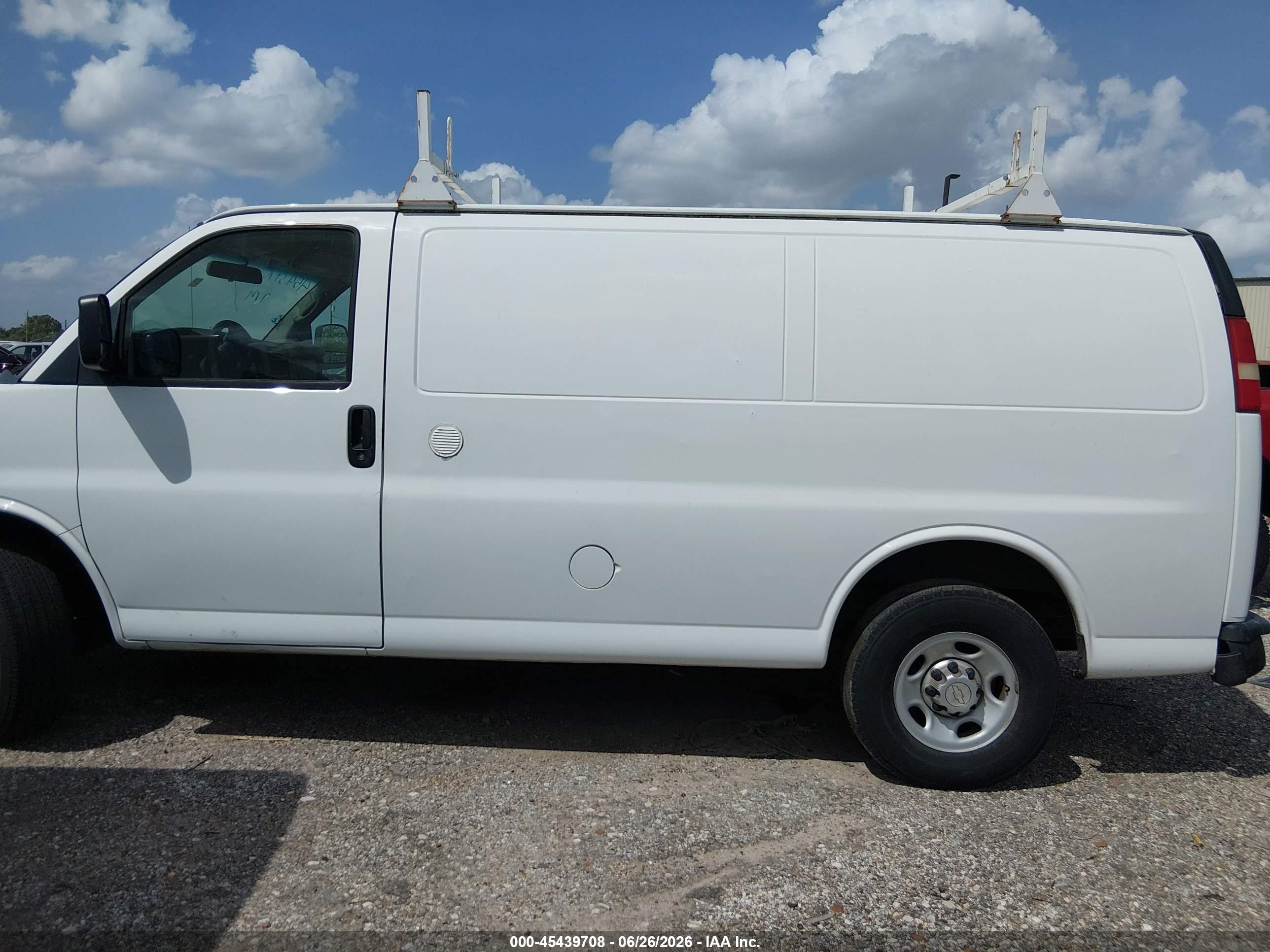 2014 Chevrolet Express 2500 Work Van White vin: 1GCWGFCA1E1209844