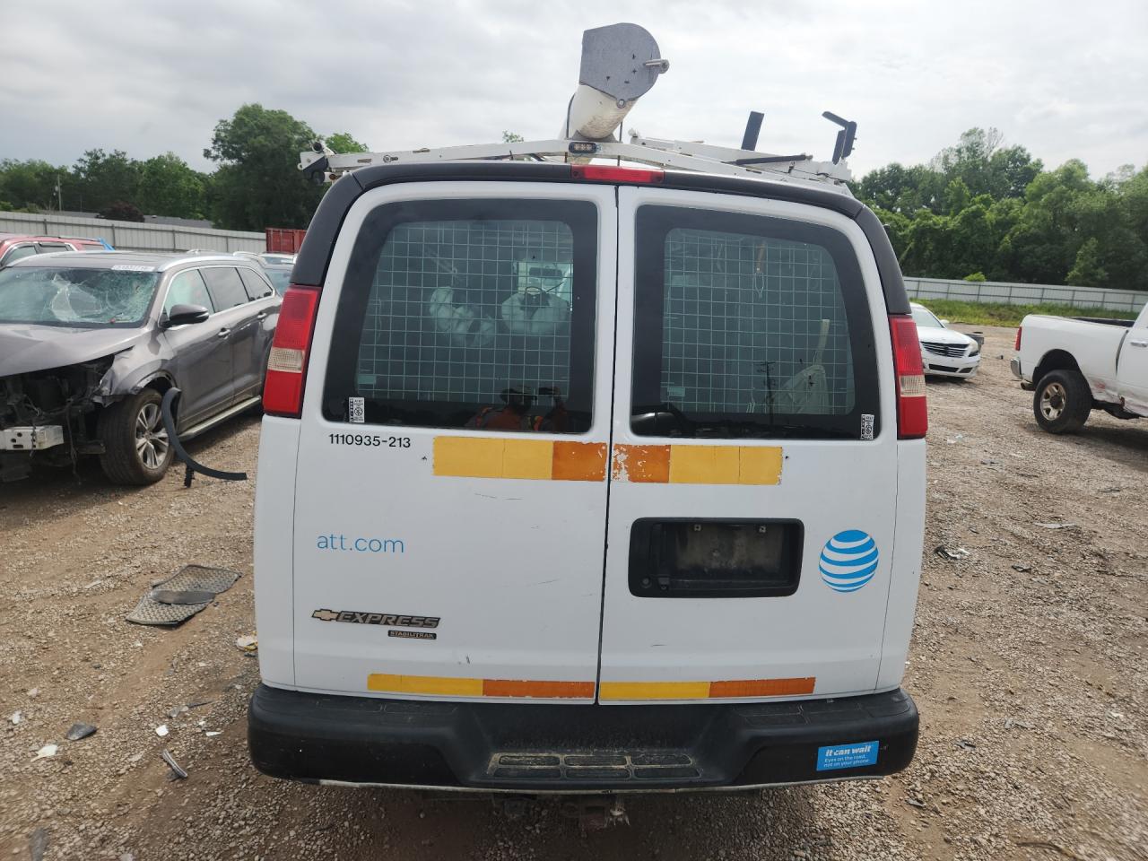 2013 Chevrolet Express G2500 White vin: 1GCWGFCA3D1903322 Damage: Right Rear Cargo Door, Heavy Scratch, 1 To 2 Inches