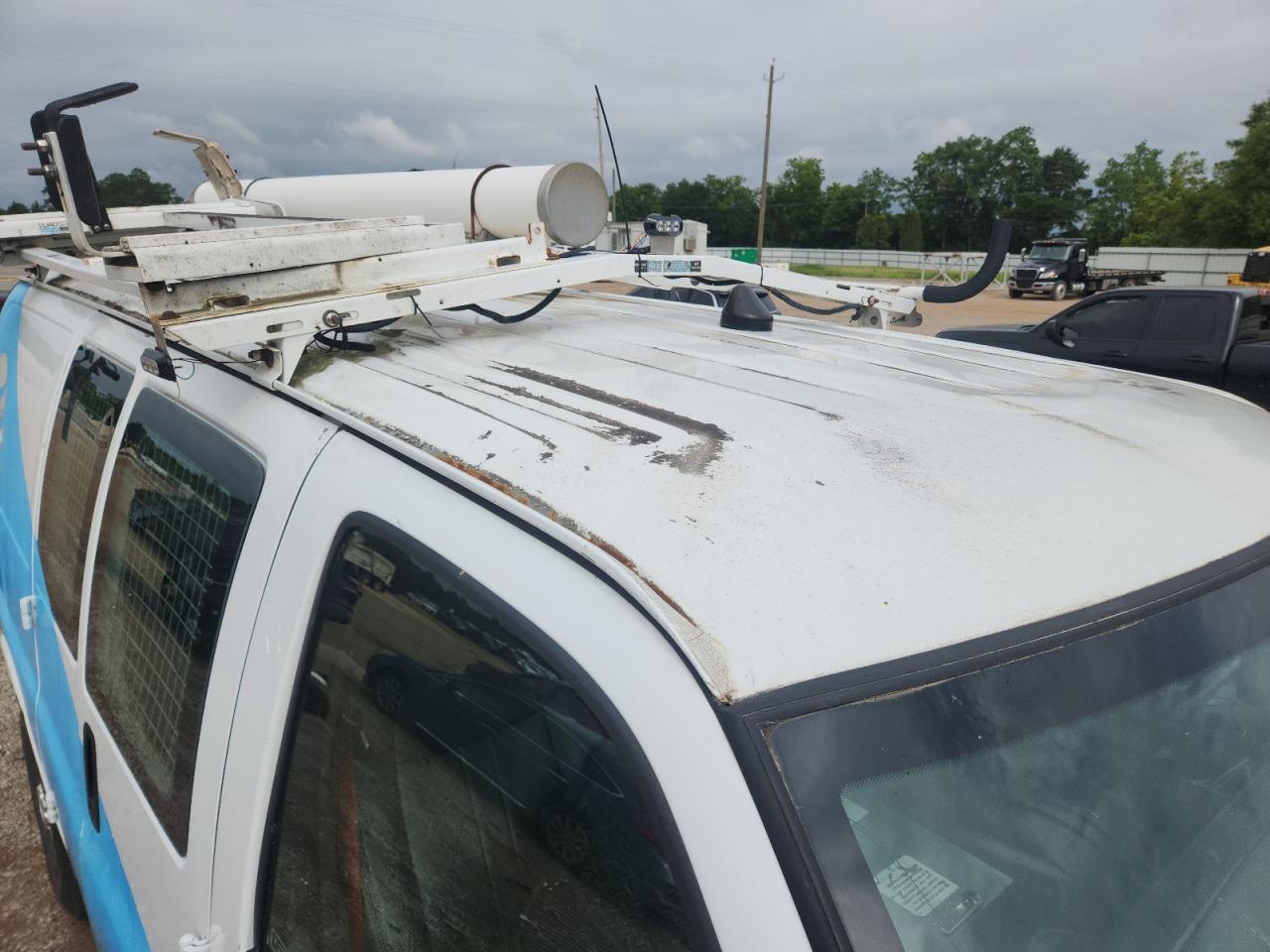 2013 Chevrolet Express G2500 White vin: 1GCWGFCA3D1903322 Damage: Roof, Rust, > 12 Inches