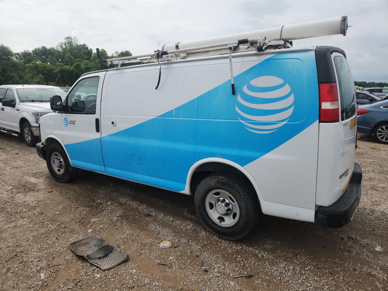 2013 Chevrolet Express G2500 White vin: 1GCWGFCA3D1903322 Damage: Left Side Panel, Heavy Scratch, 6 To 7 Inches
