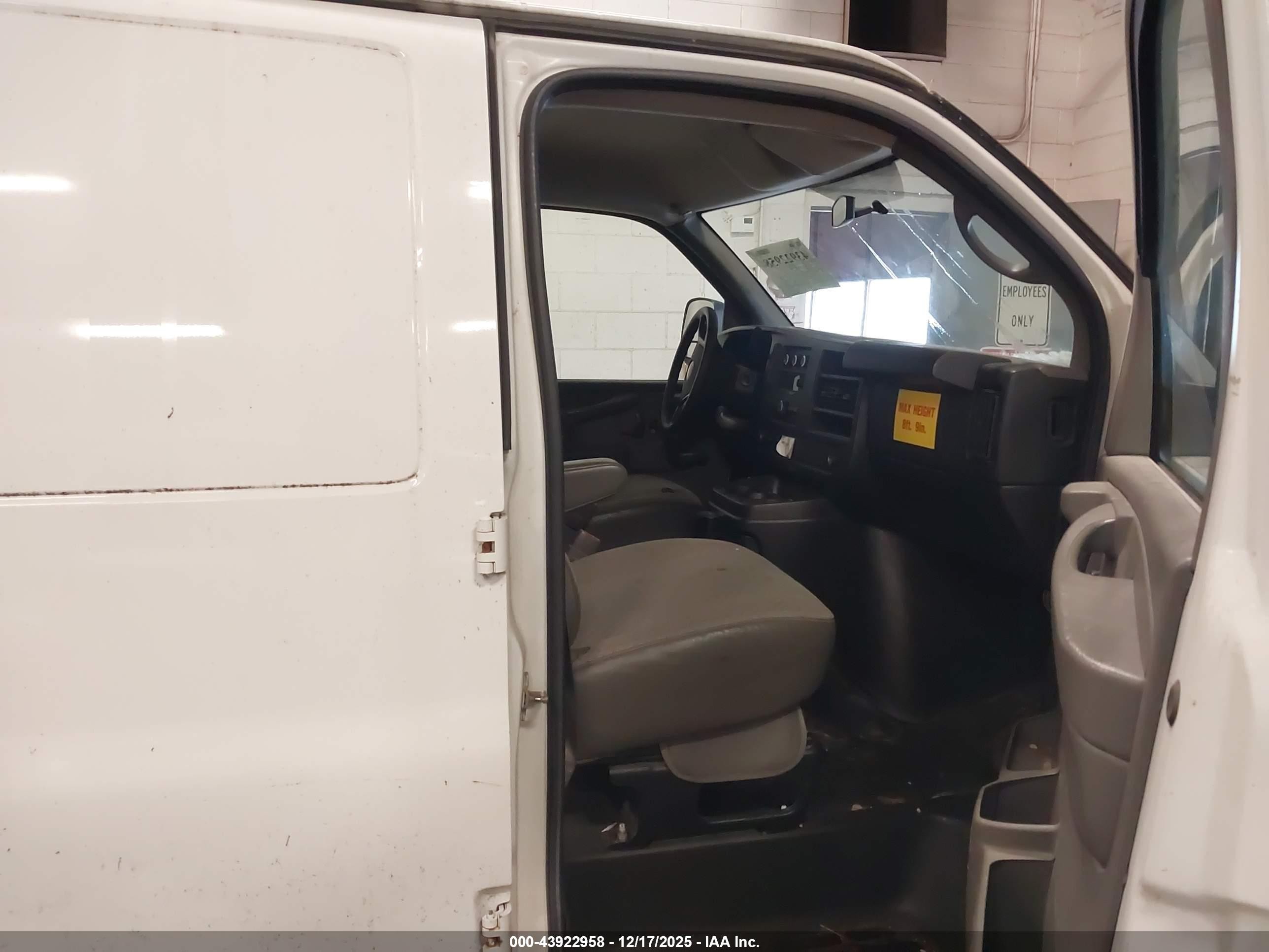2011 Chevrolet Express 2500 Work Van White vin: 1GCWGFCA4B1125139