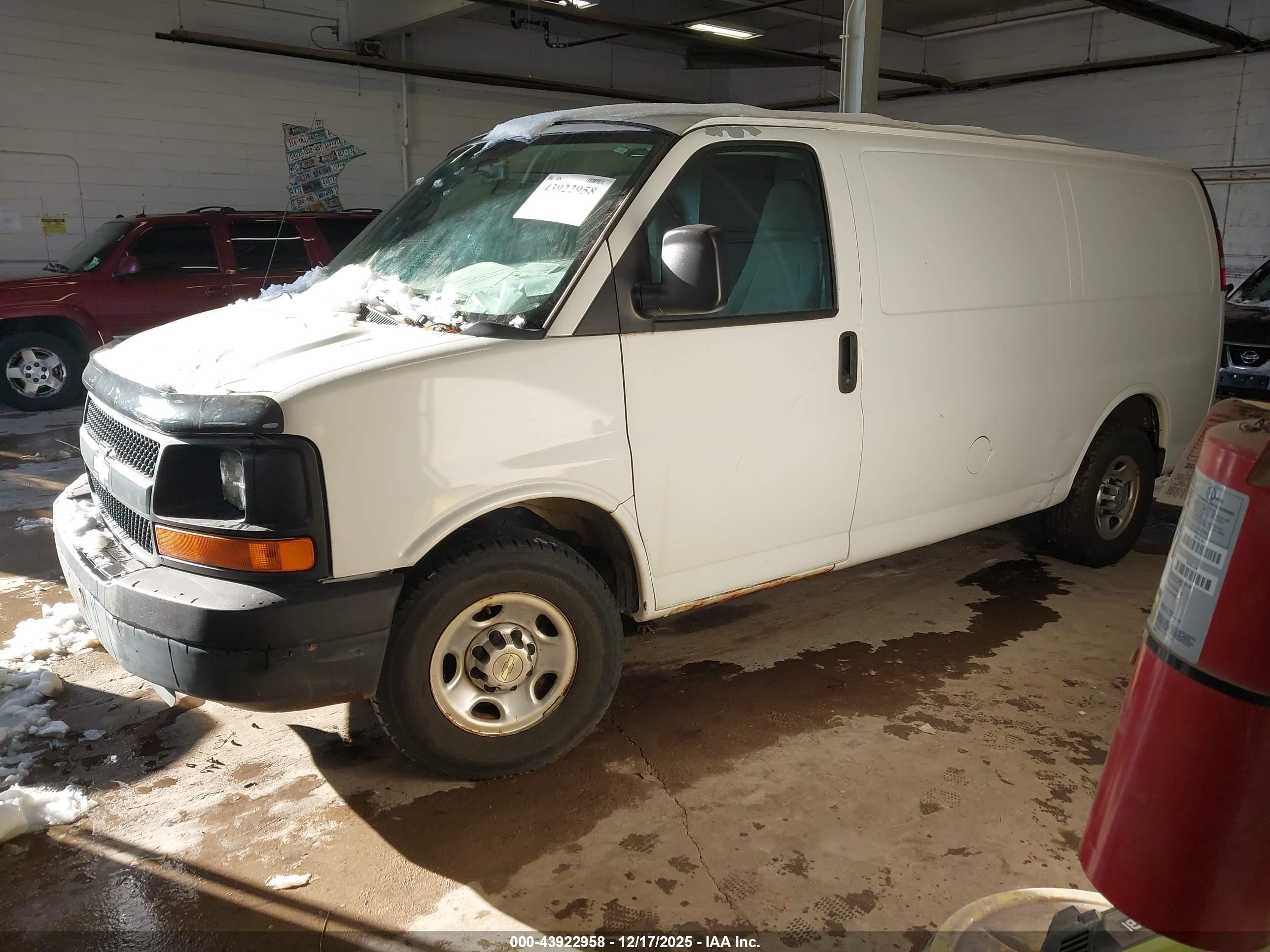 2011 Chevrolet Express 2500 Work Van White vin: 1GCWGFCA4B1125139