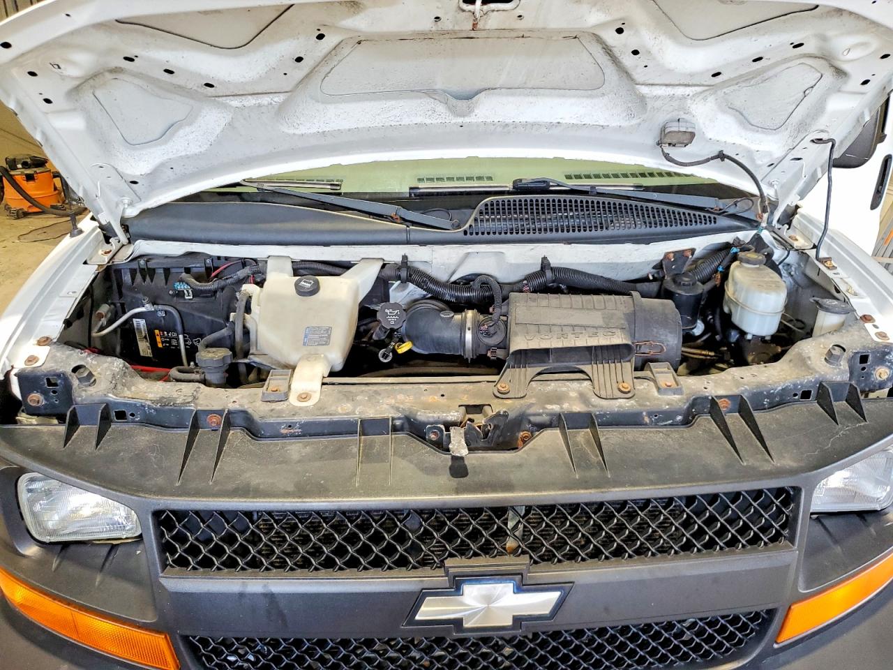 2011 Chevrolet Express G2500 White vin: 1GCWGFCA4B1169870