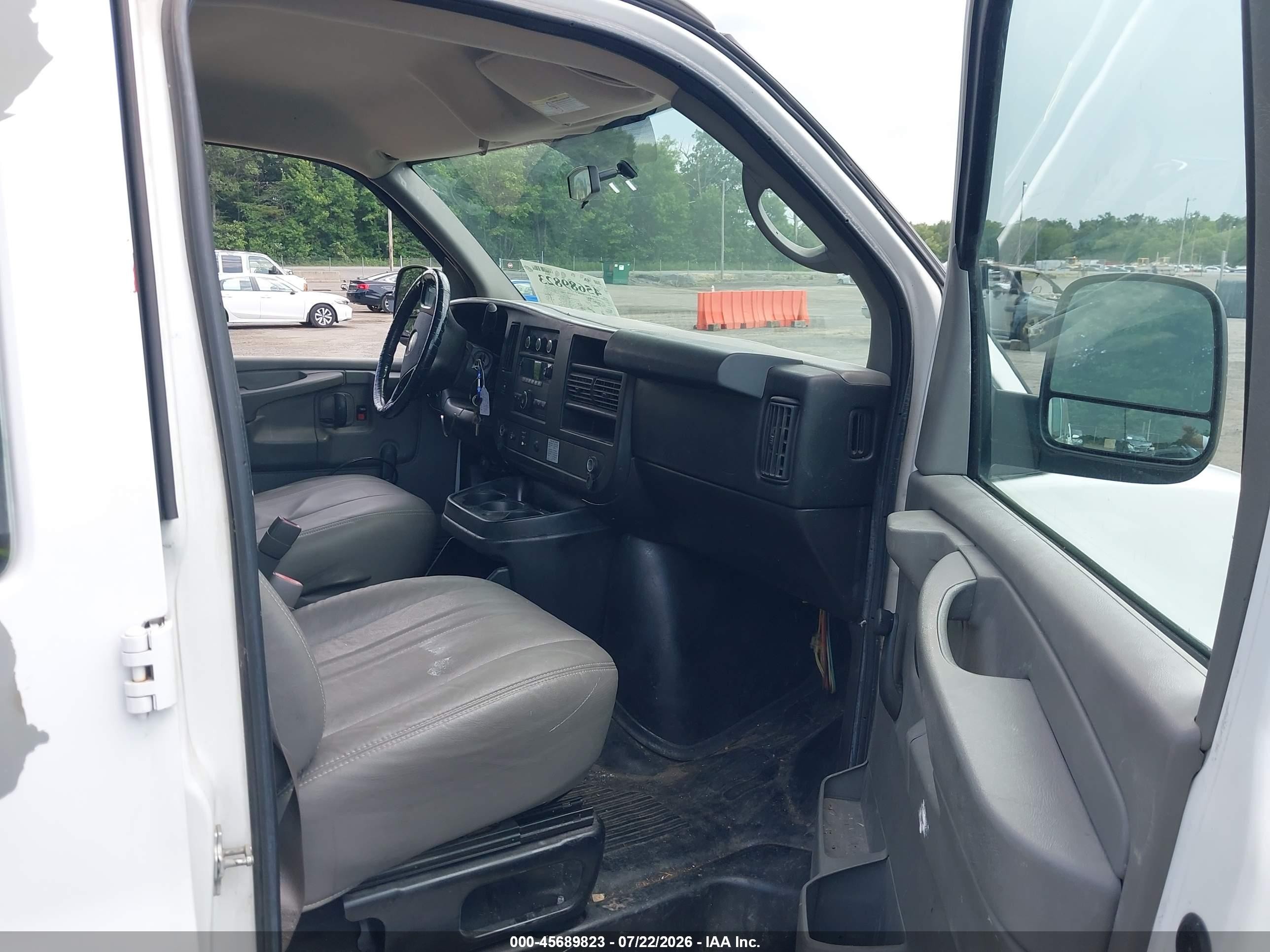 2011 Chevrolet Express 2500 Work Van White vin: 1GCWGFCA4B1187107