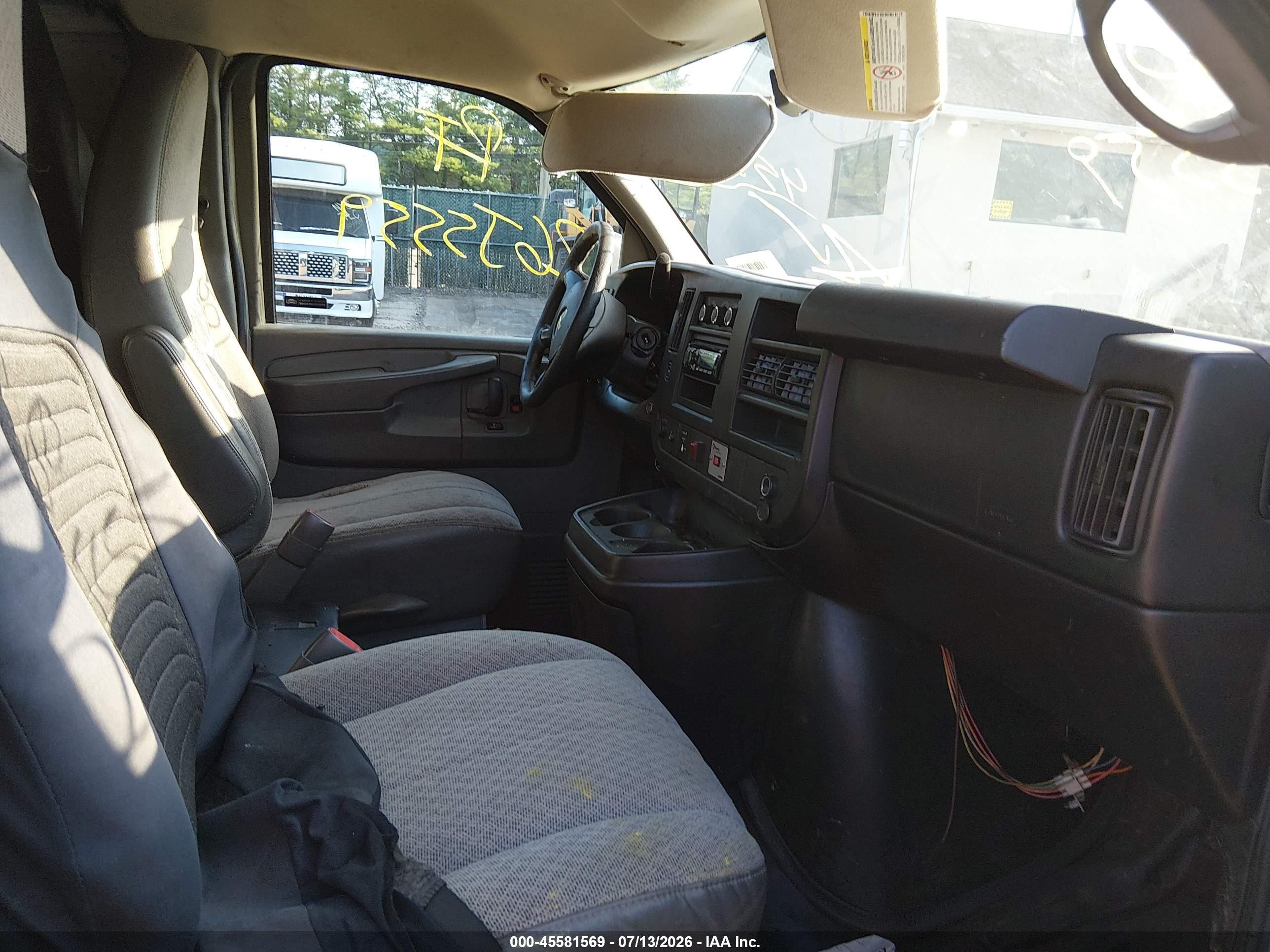 2011 Chevrolet Express 2500 Work Van White vin: 1GCWGFCA7B1164002