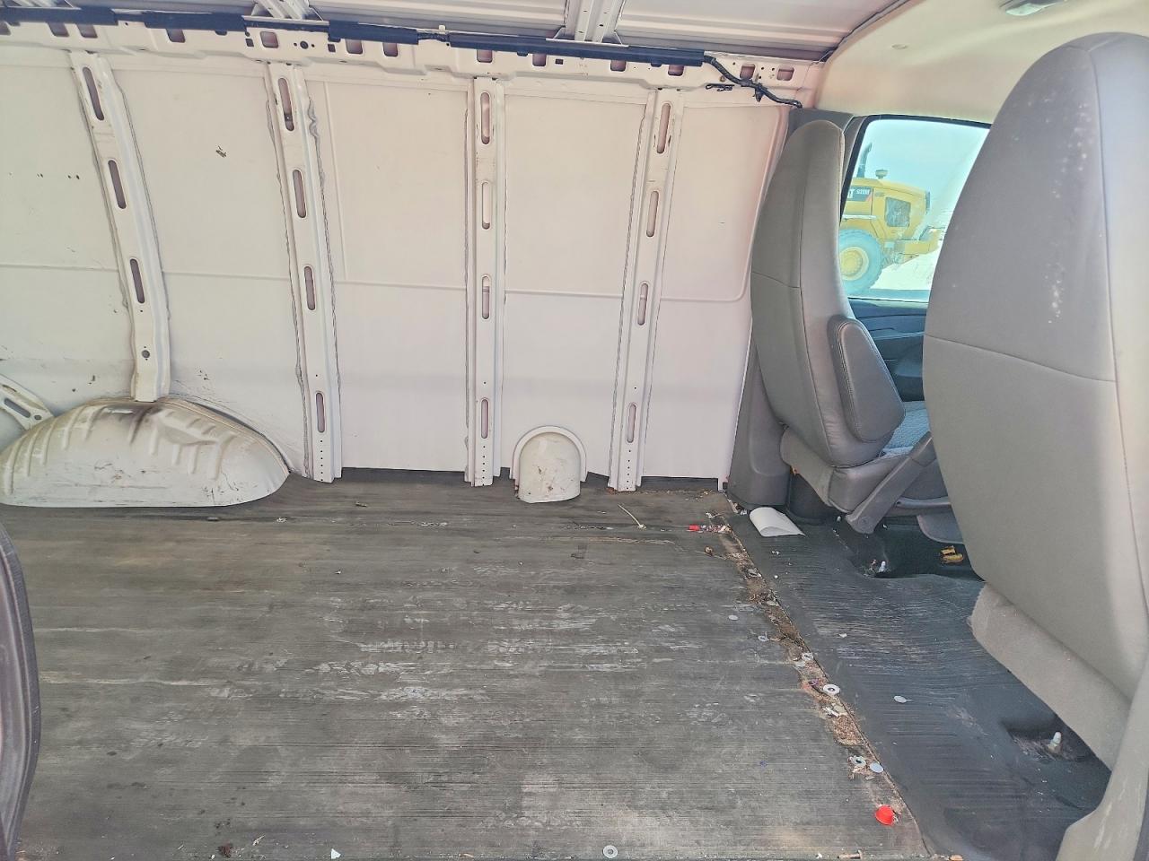 2014 Chevrolet Express G2500 White vin: 1GCWGFCA7E1211209