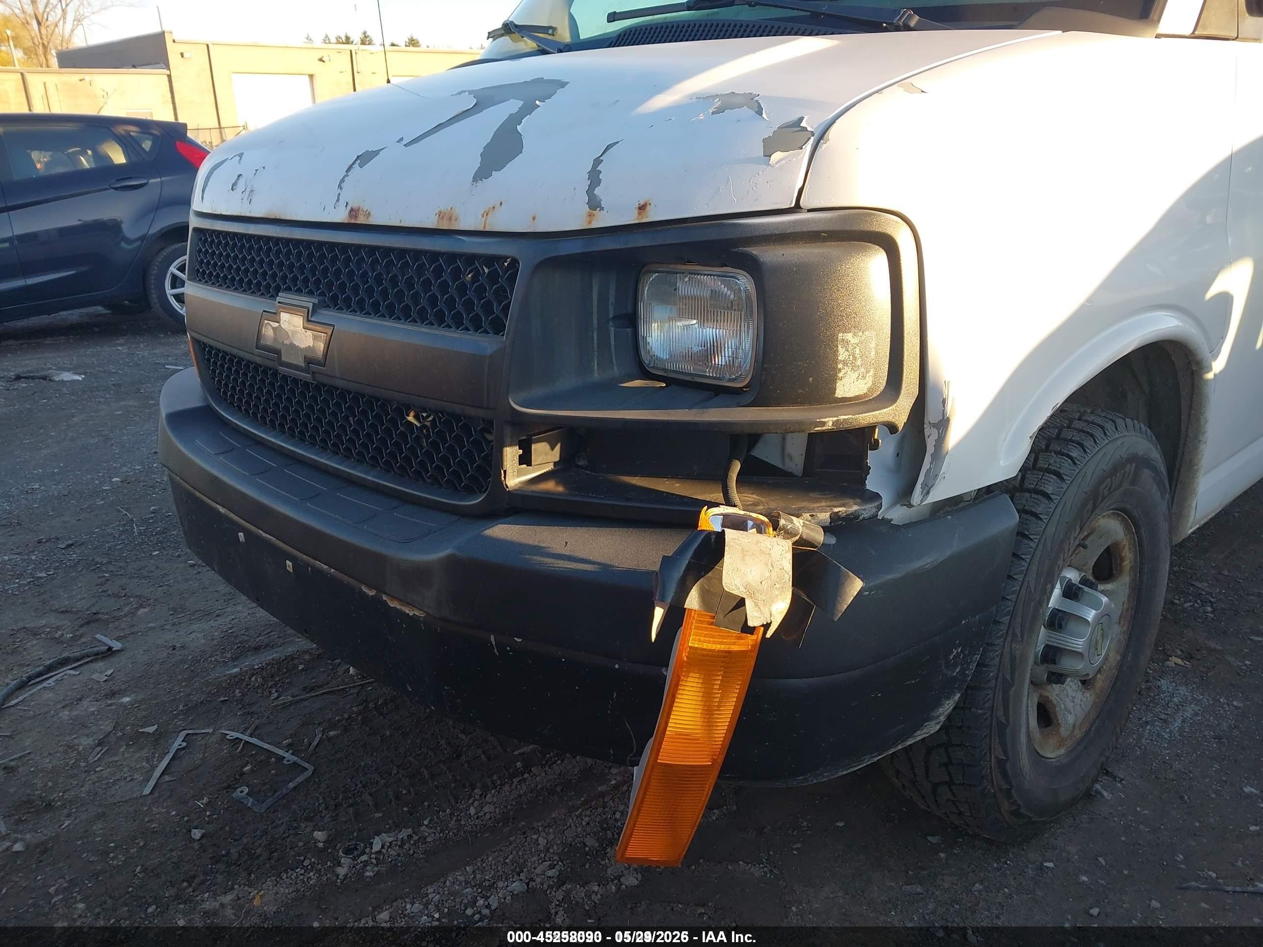 2011 Chevrolet Express 2500 Work Van White vin: 1GCWGFCAXB1184518