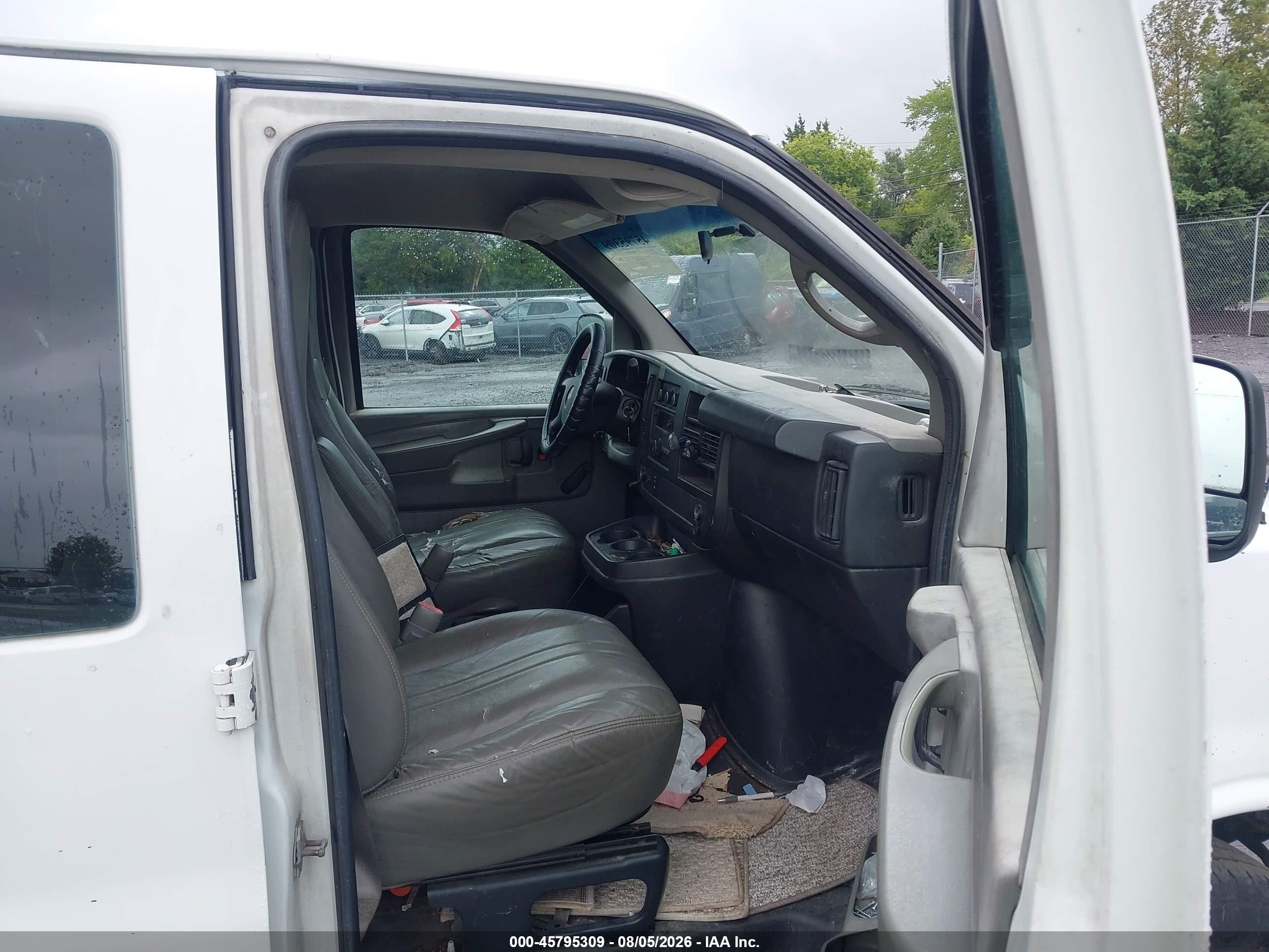 2012 Chevrolet Express 2500 Work Van White vin: 1GCWGFCAXC1118181
