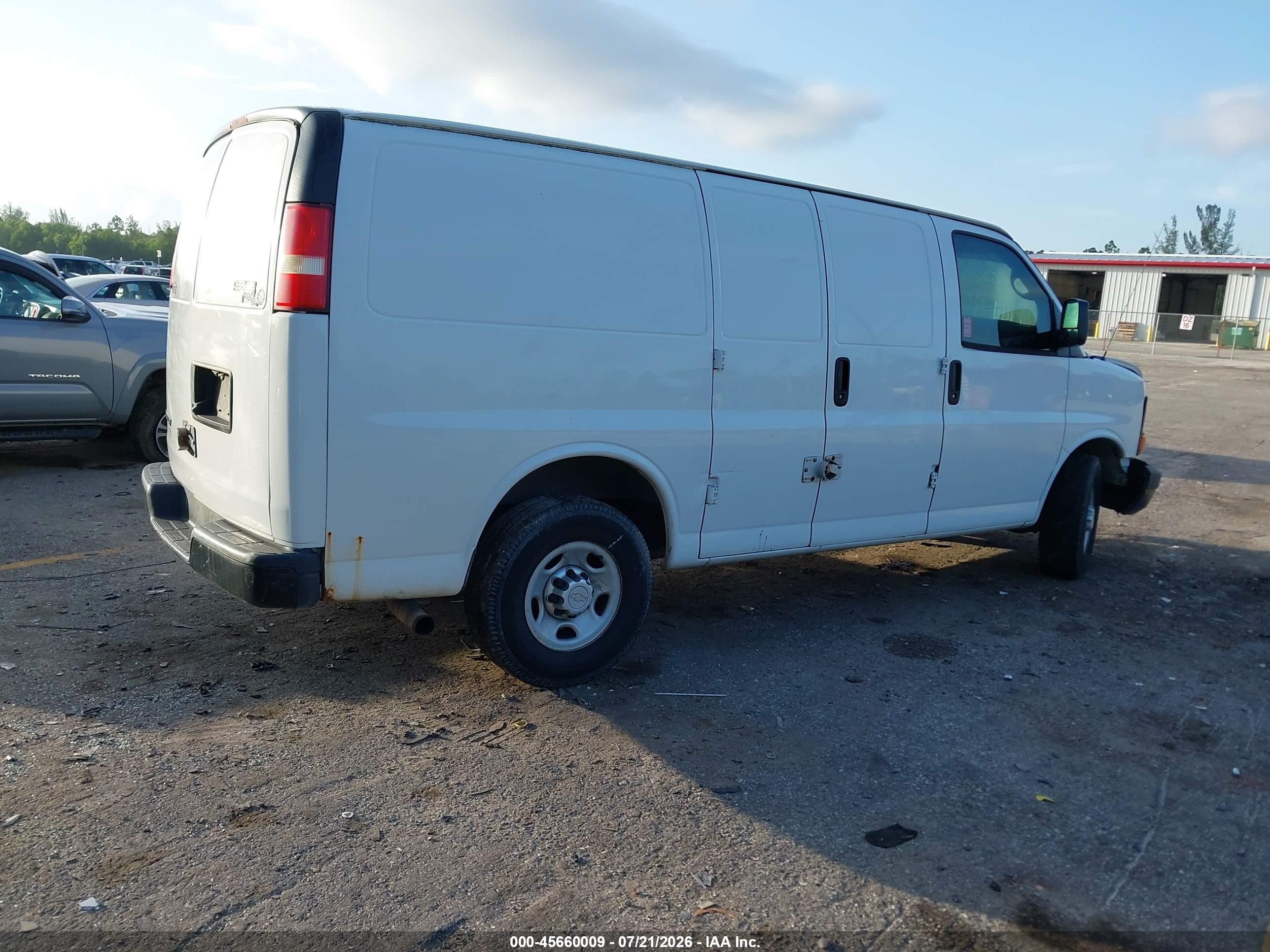 2014 Chevrolet Express 2500 Work Van White vin: 1GCWGFCAXE1169036