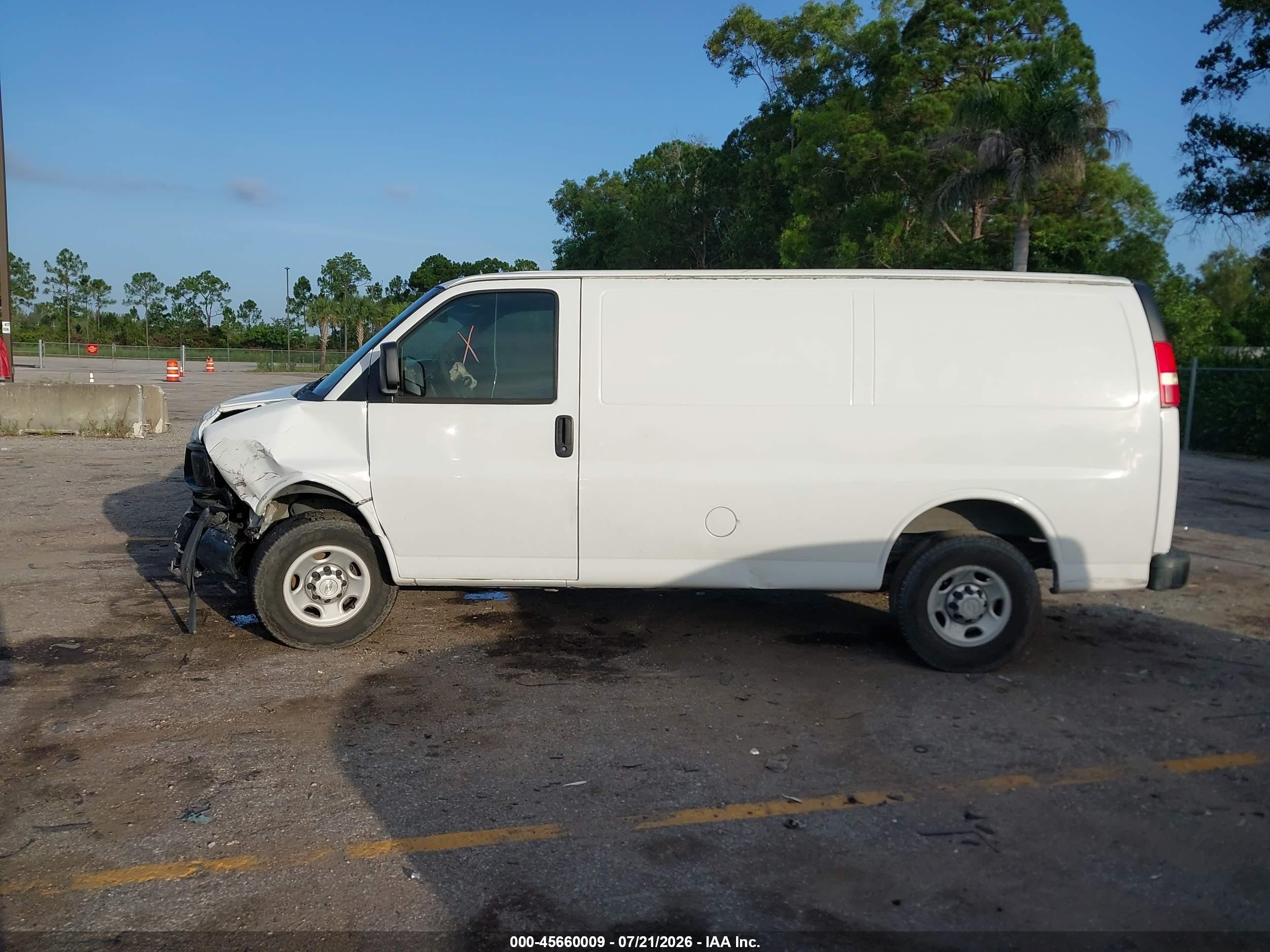 2014 Chevrolet Express 2500 Work Van White vin: 1GCWGFCAXE1169036