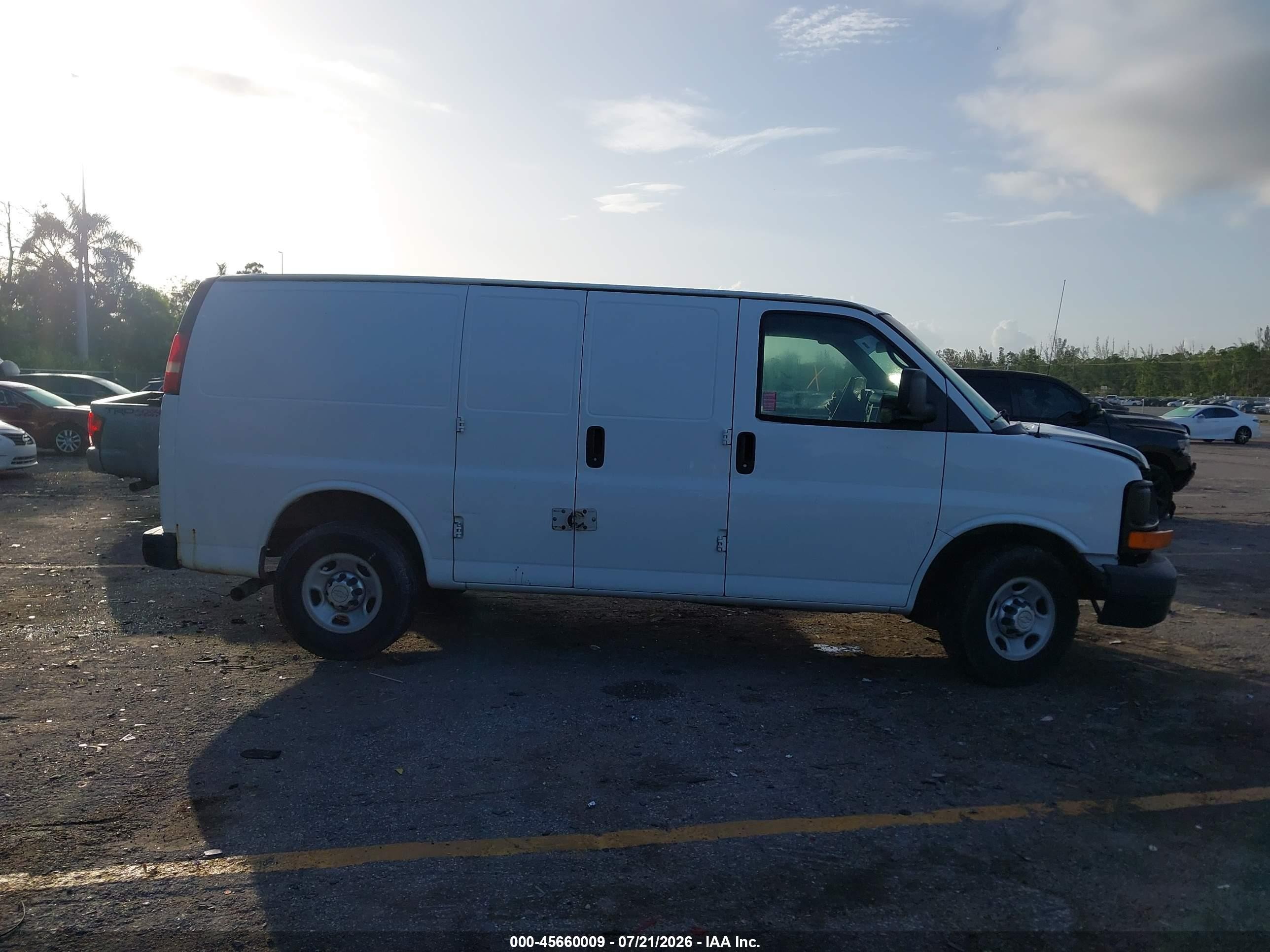 2014 Chevrolet Express 2500 Work Van White vin: 1GCWGFCAXE1169036