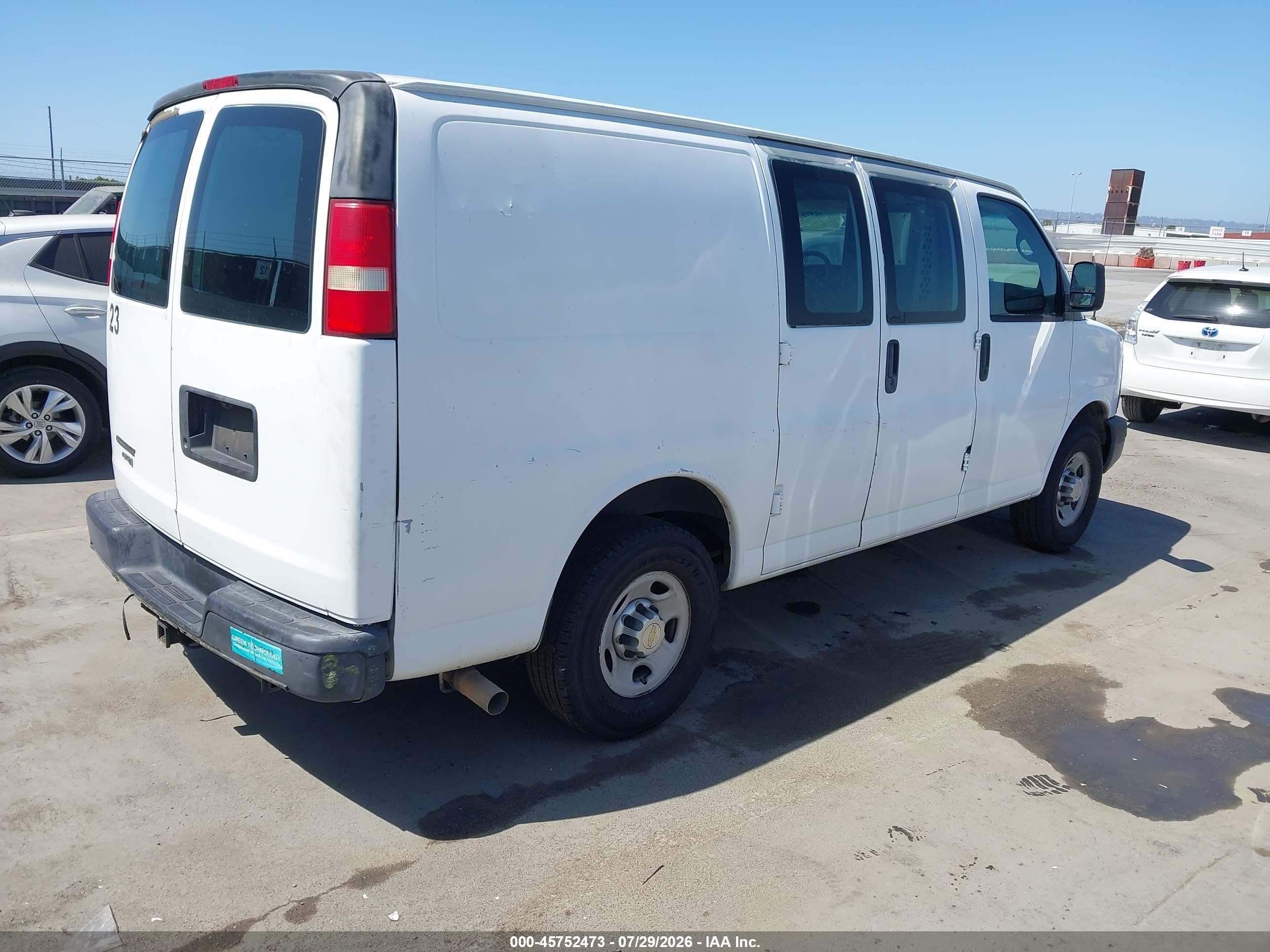 2012 Chevrolet Express 2500 Work Van White vin: 1GCWGFCBXC1117444
