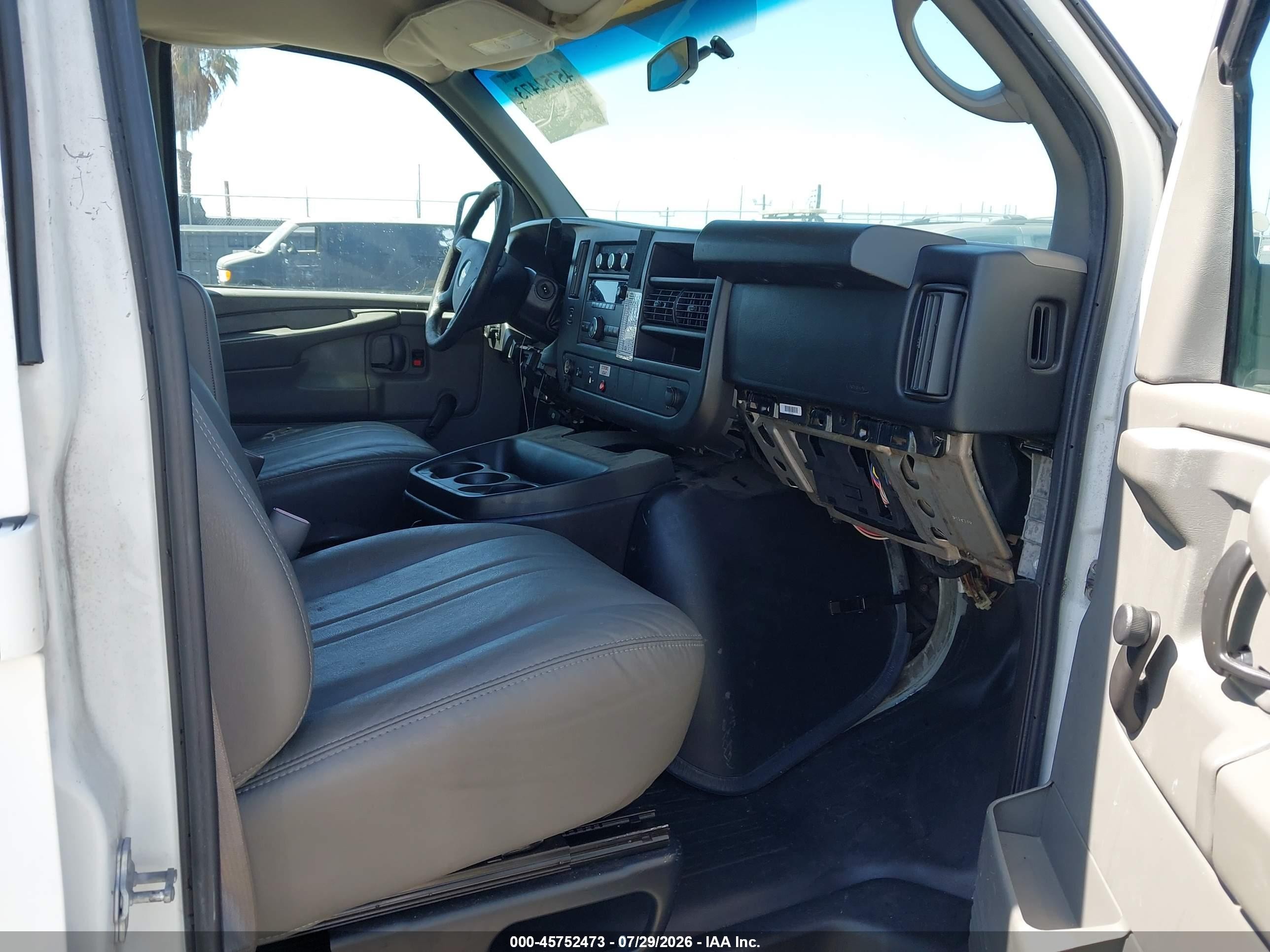 2012 Chevrolet Express 2500 Work Van White vin: 1GCWGFCBXC1117444