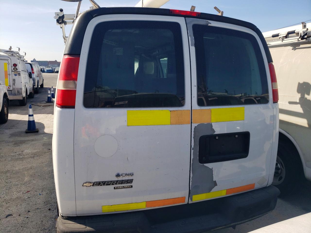2012 Chev Express 2500 White vin: 1GCWGFCBXC1124958