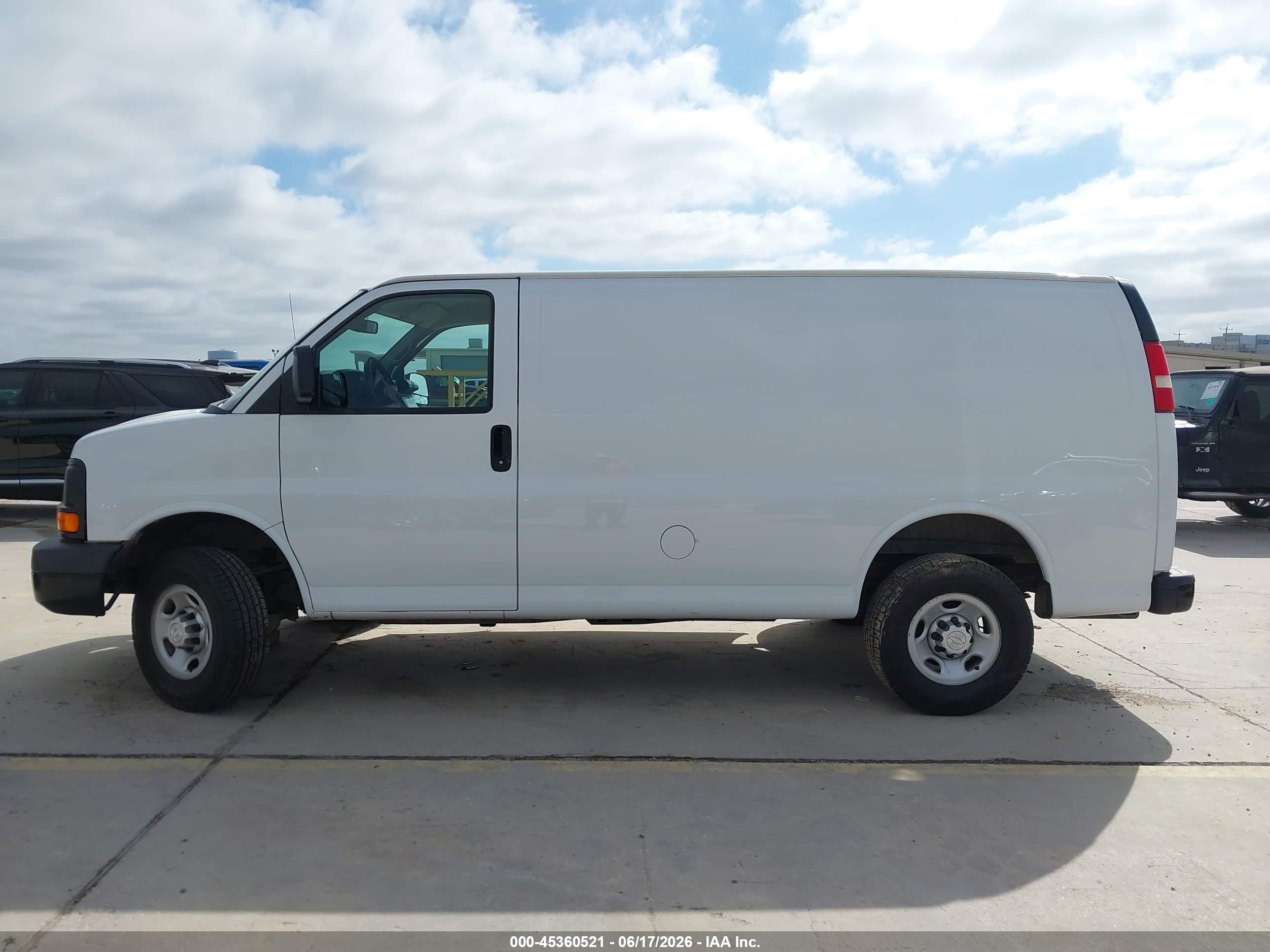 2015 Chevrolet Express 2500 Work Van White vin: 1GCWGFCF1F1246812
