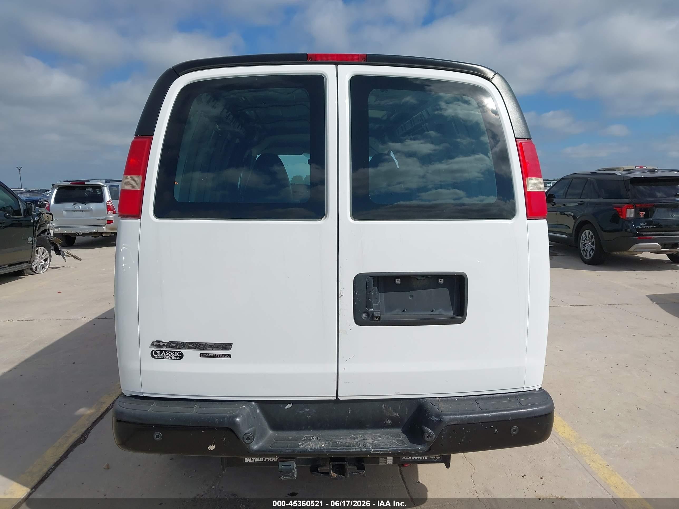 2015 Chevrolet Express 2500 Work Van White vin: 1GCWGFCF1F1246812
