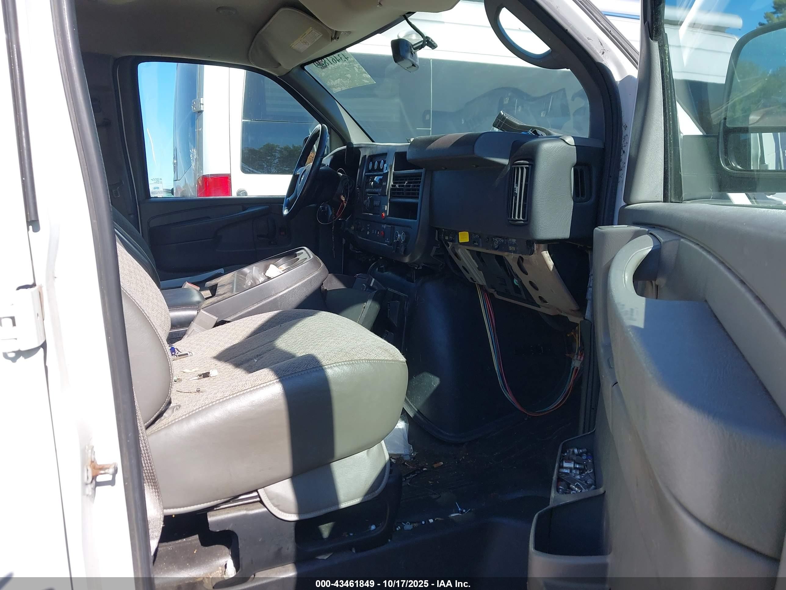 2015 Chevrolet Express 2500 Work Van White vin: 1GCWGFCF5F1168437