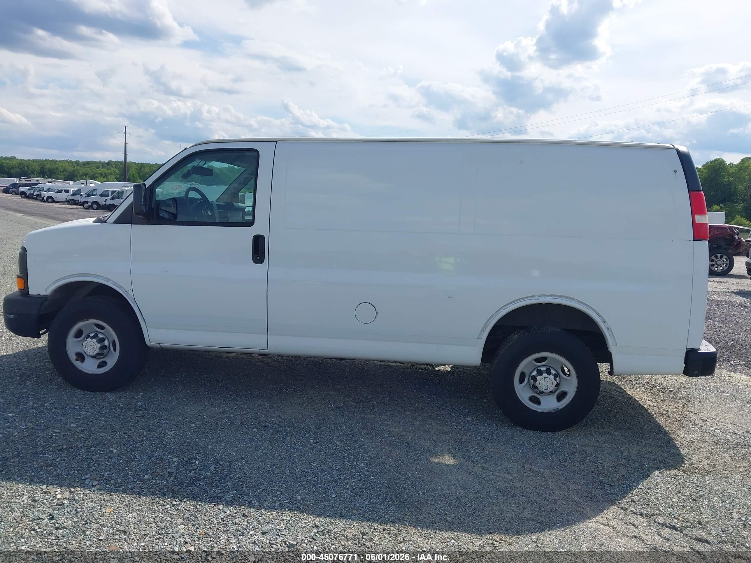 2015 Chevrolet Express 2500 Work Van White vin: 1GCWGFCF5F1185836