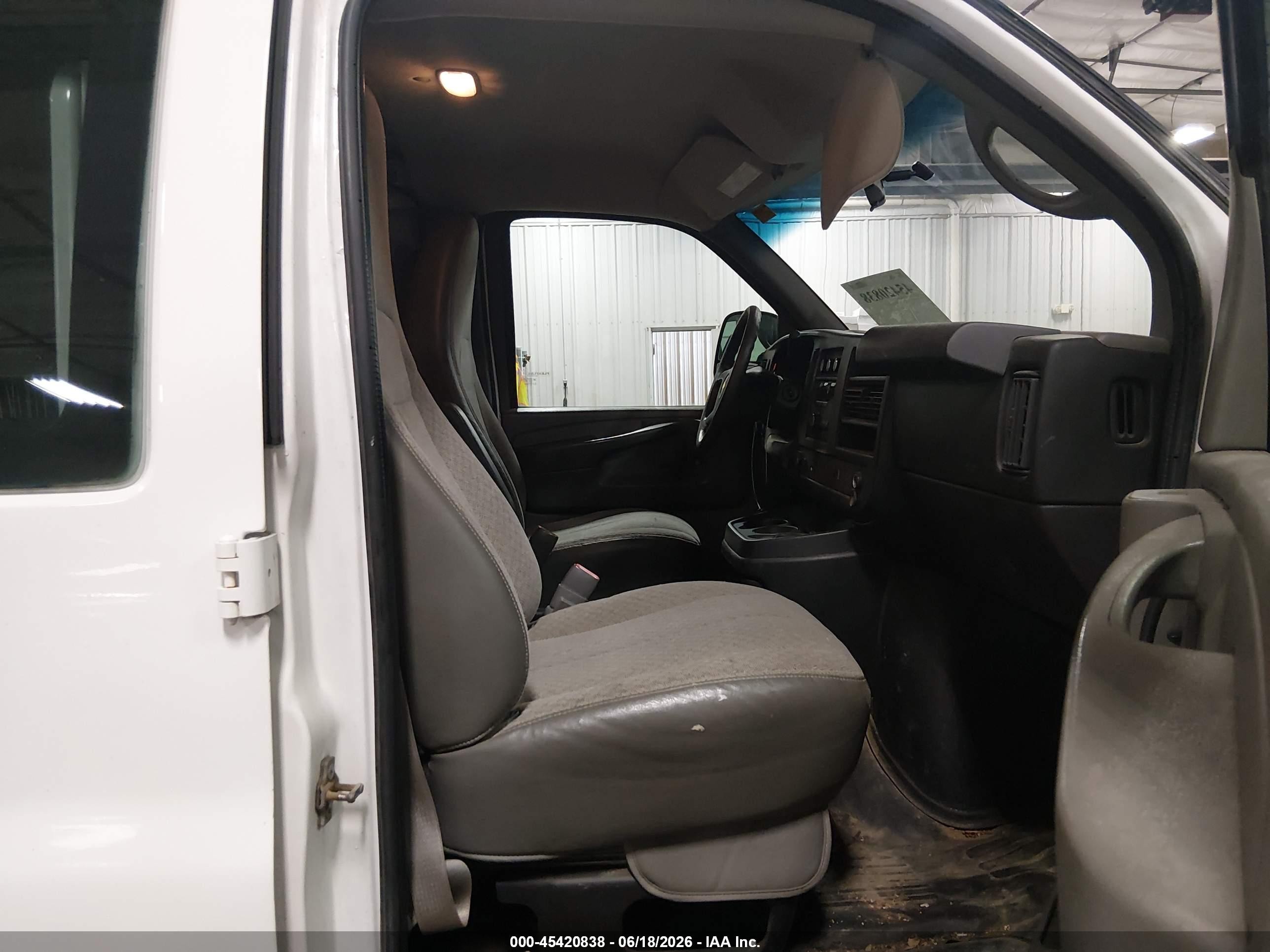 2014 Chevrolet Express 2500 Work Van White vin: 1GCWGFCG7E1108778
