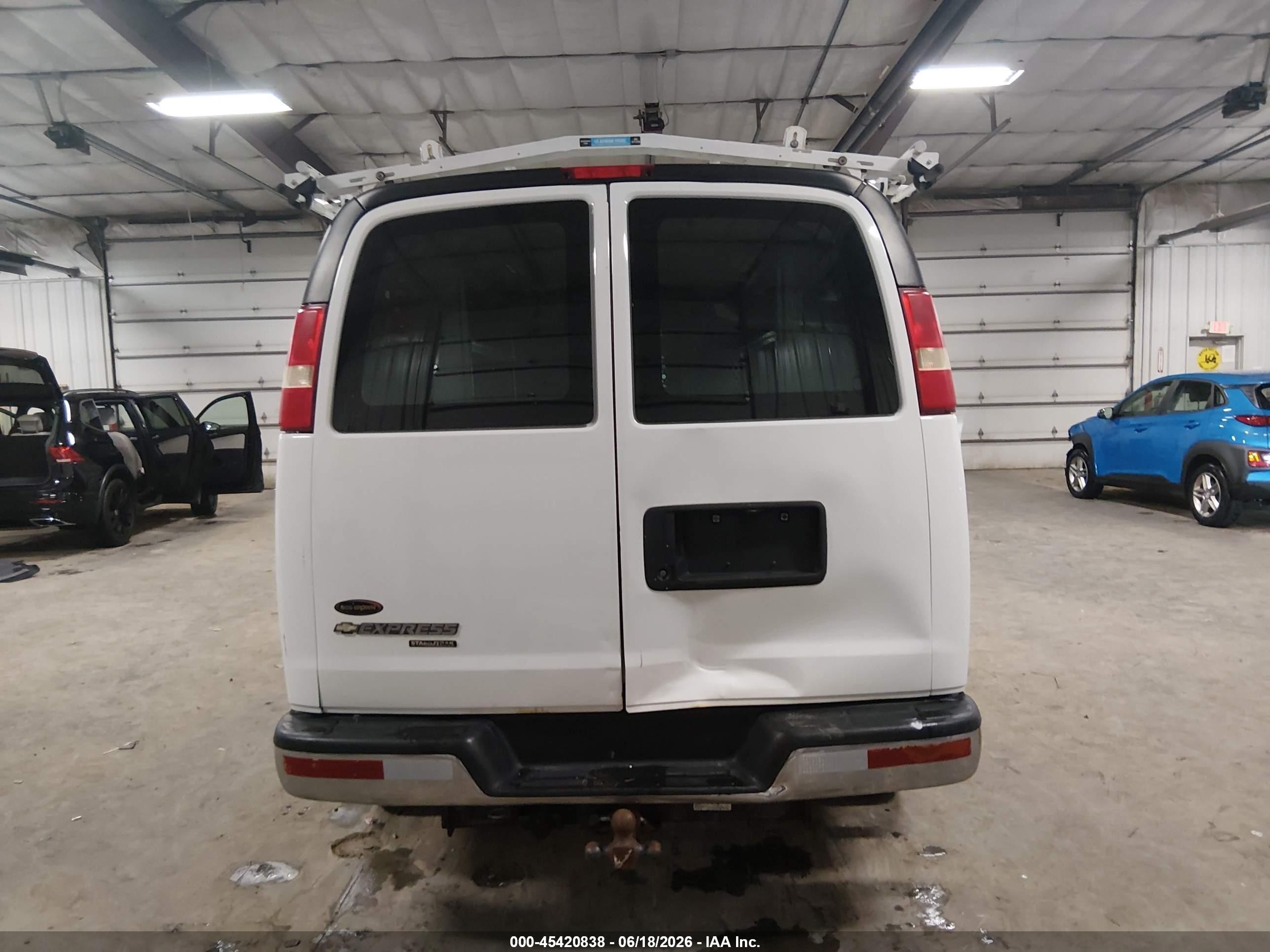 2014 Chevrolet Express 2500 Work Van White vin: 1GCWGFCG7E1108778