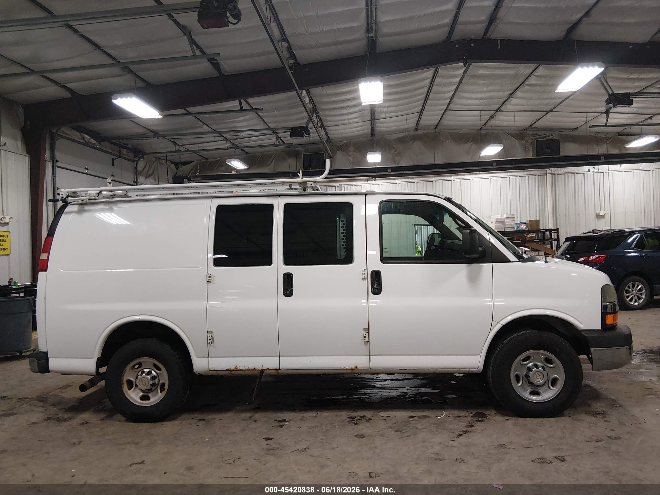 2014 Chevrolet Express 2500 Work Van White vin: 1GCWGFCG7E1108778
