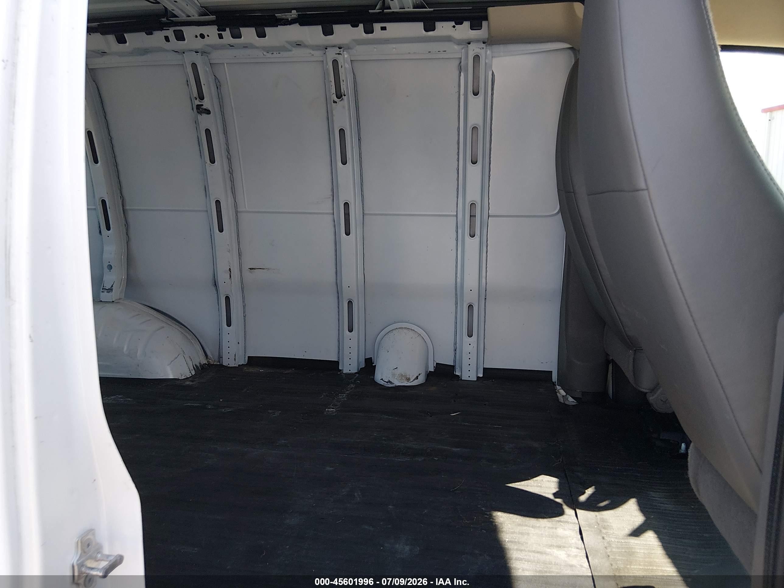 2015 Chevrolet Express 2500 Work Van White vin: 1GCWGFCGXF1242959