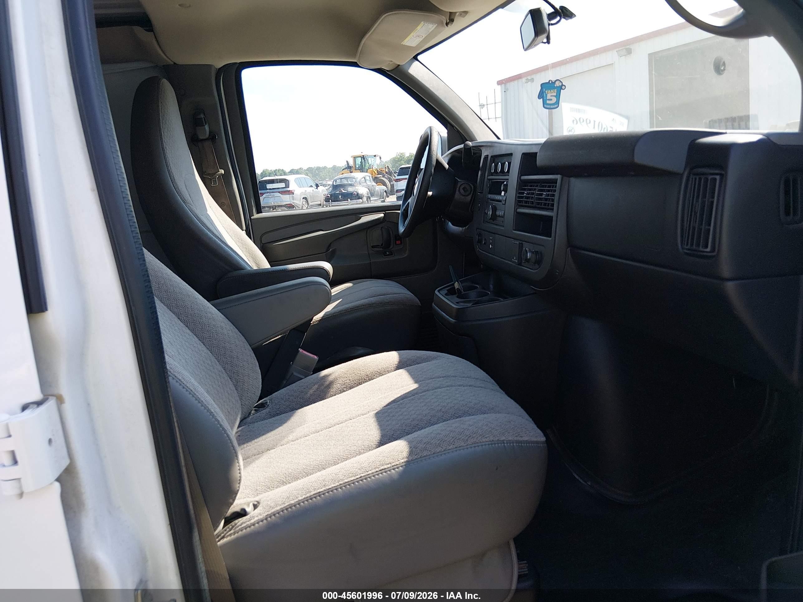 2015 Chevrolet Express 2500 Work Van White vin: 1GCWGFCGXF1242959