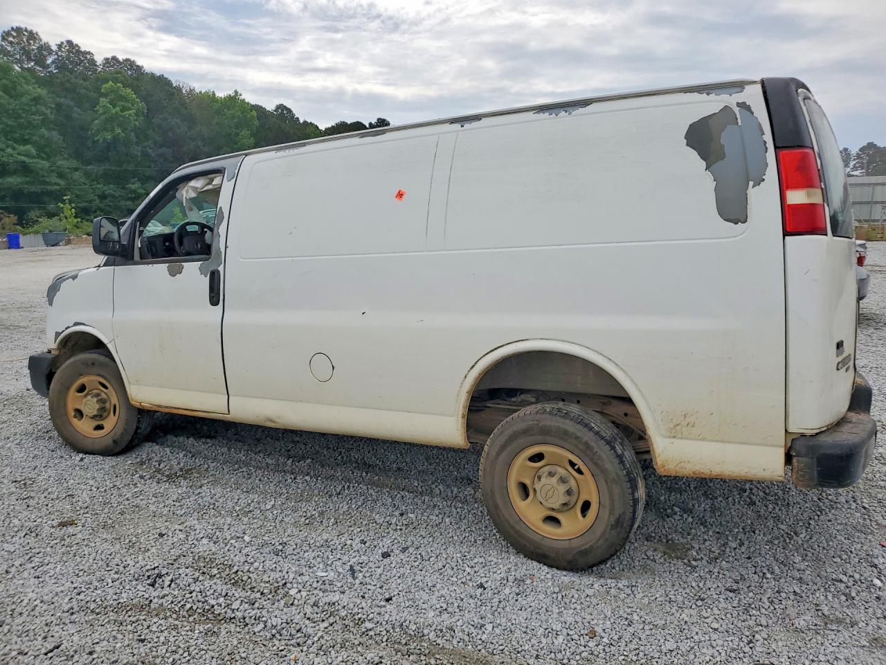 2011 Chevrolet Express G2500 Белый vin: 1GCWGFFA1B1132321