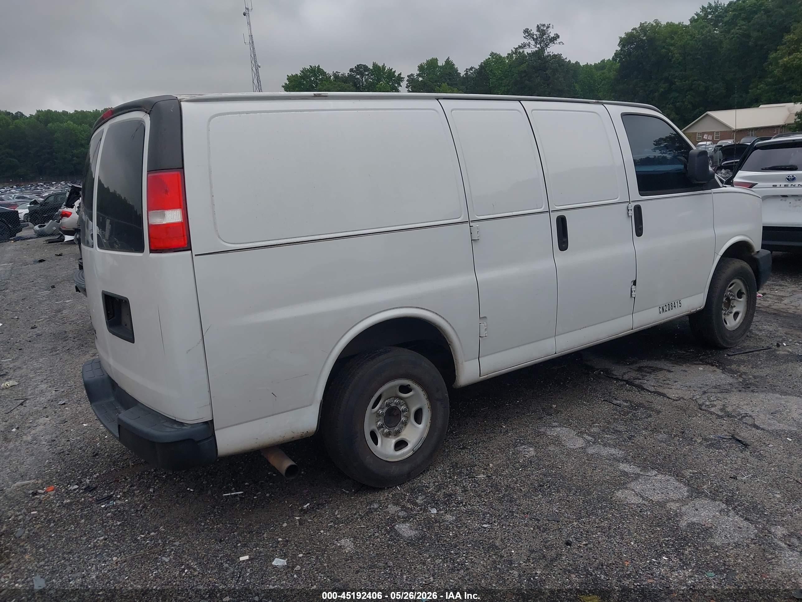 2011 Chevrolet Express 2500 Work Van White vin: 1GCWGFFA3B1125855
