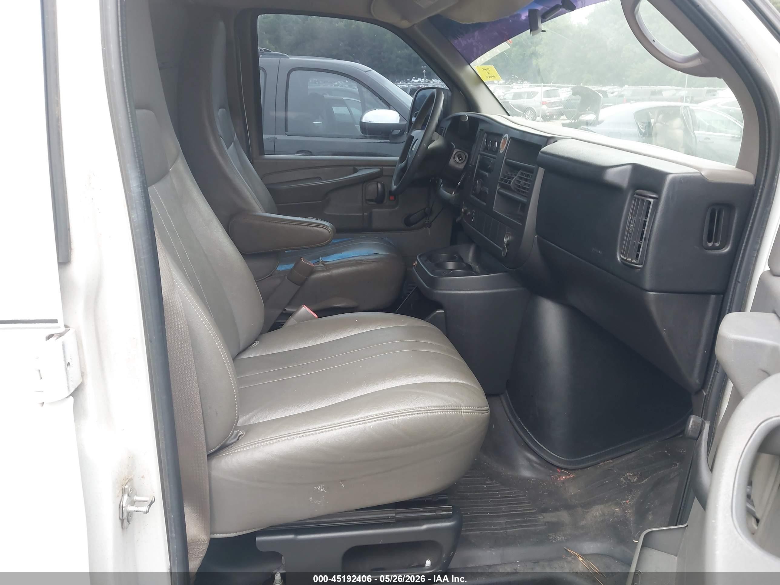 2011 Chevrolet Express 2500 Work Van White vin: 1GCWGFFA3B1125855