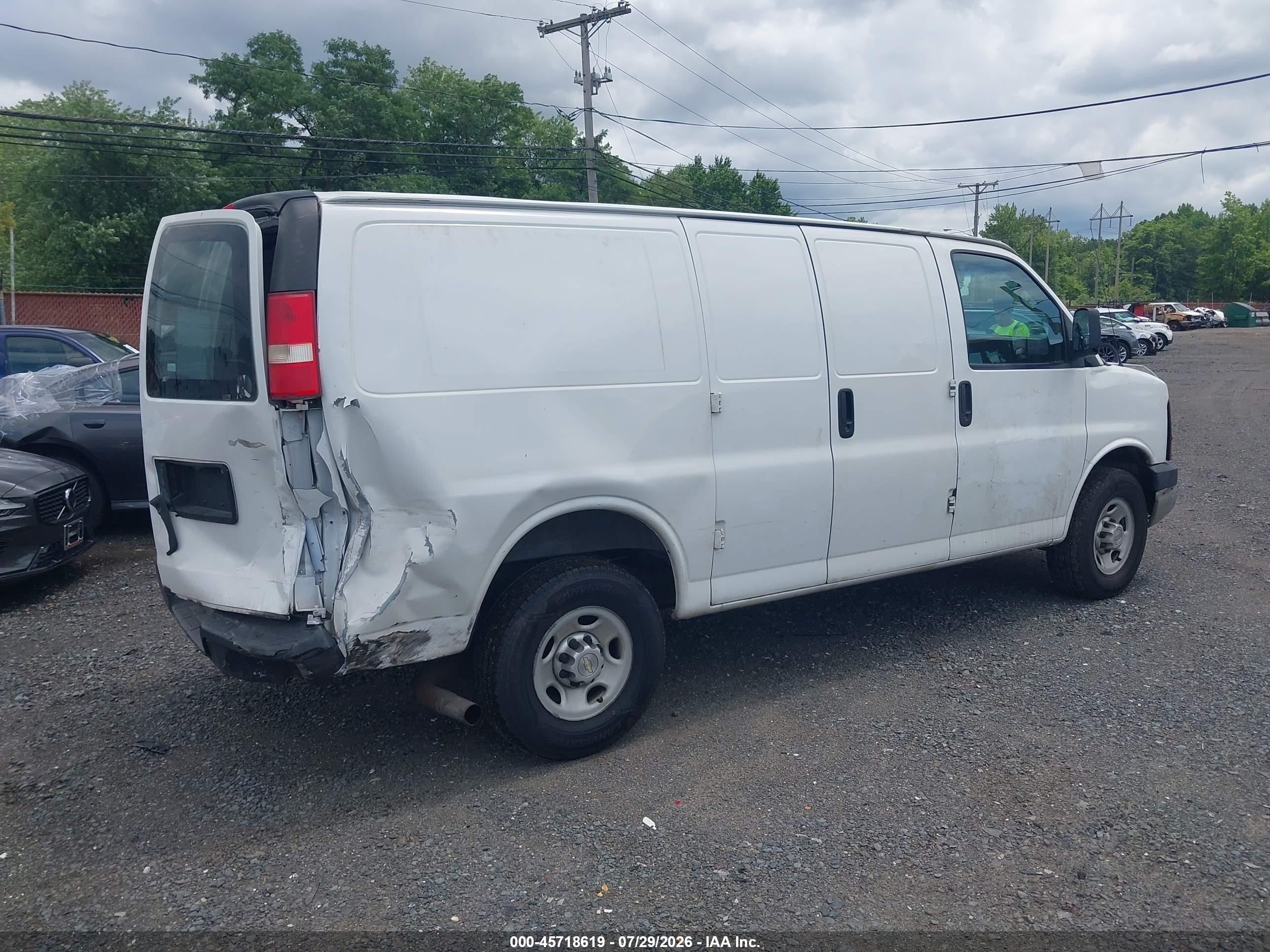 2013 Chevrolet Express 2500 Work Van White vin: 1GCWGFFA4D1167230