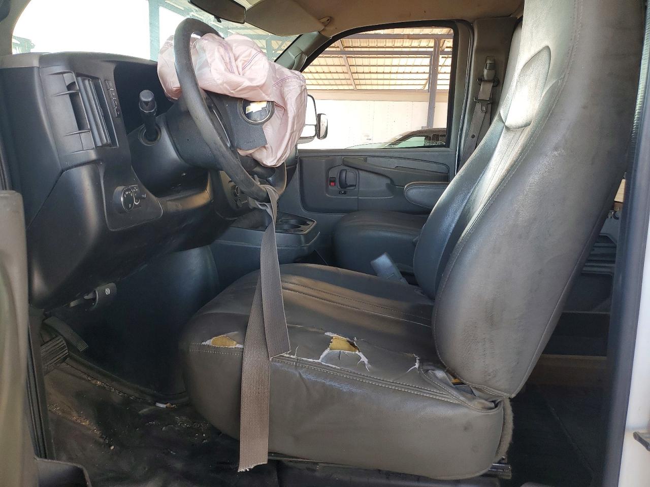 2014 Chevrolet Express G2500 White vin: 1GCWGFFA5E1190906
