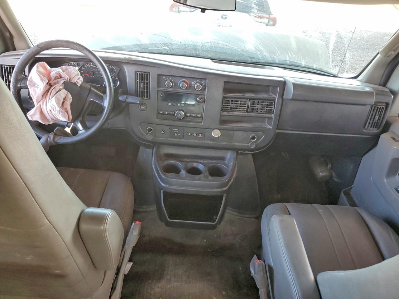 2014 Chevrolet Express G2500 White vin: 1GCWGFFA5E1190906