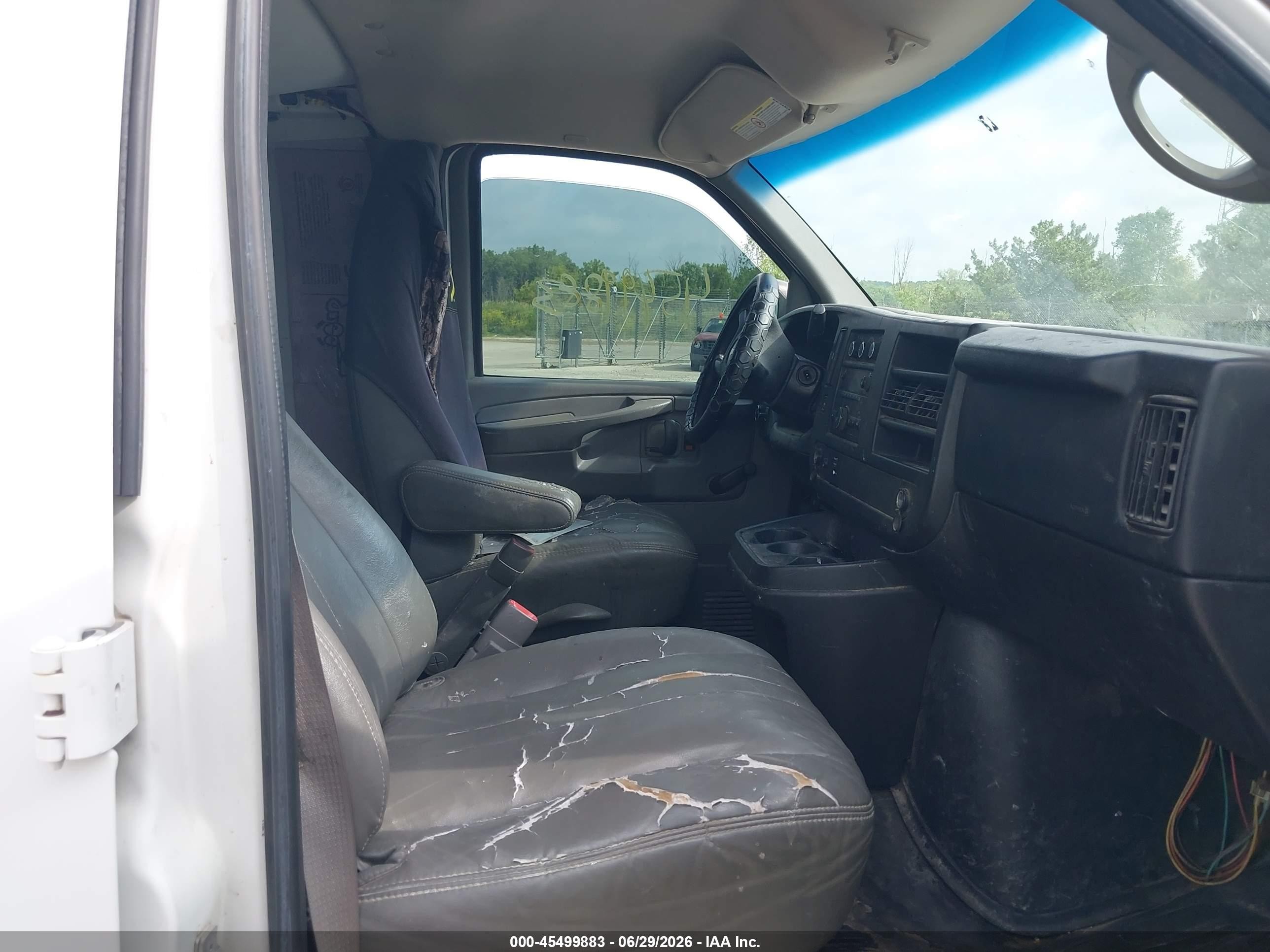 2012 Chevrolet Express 2500 Work Van White vin: 1GCWGFFA6C1140349