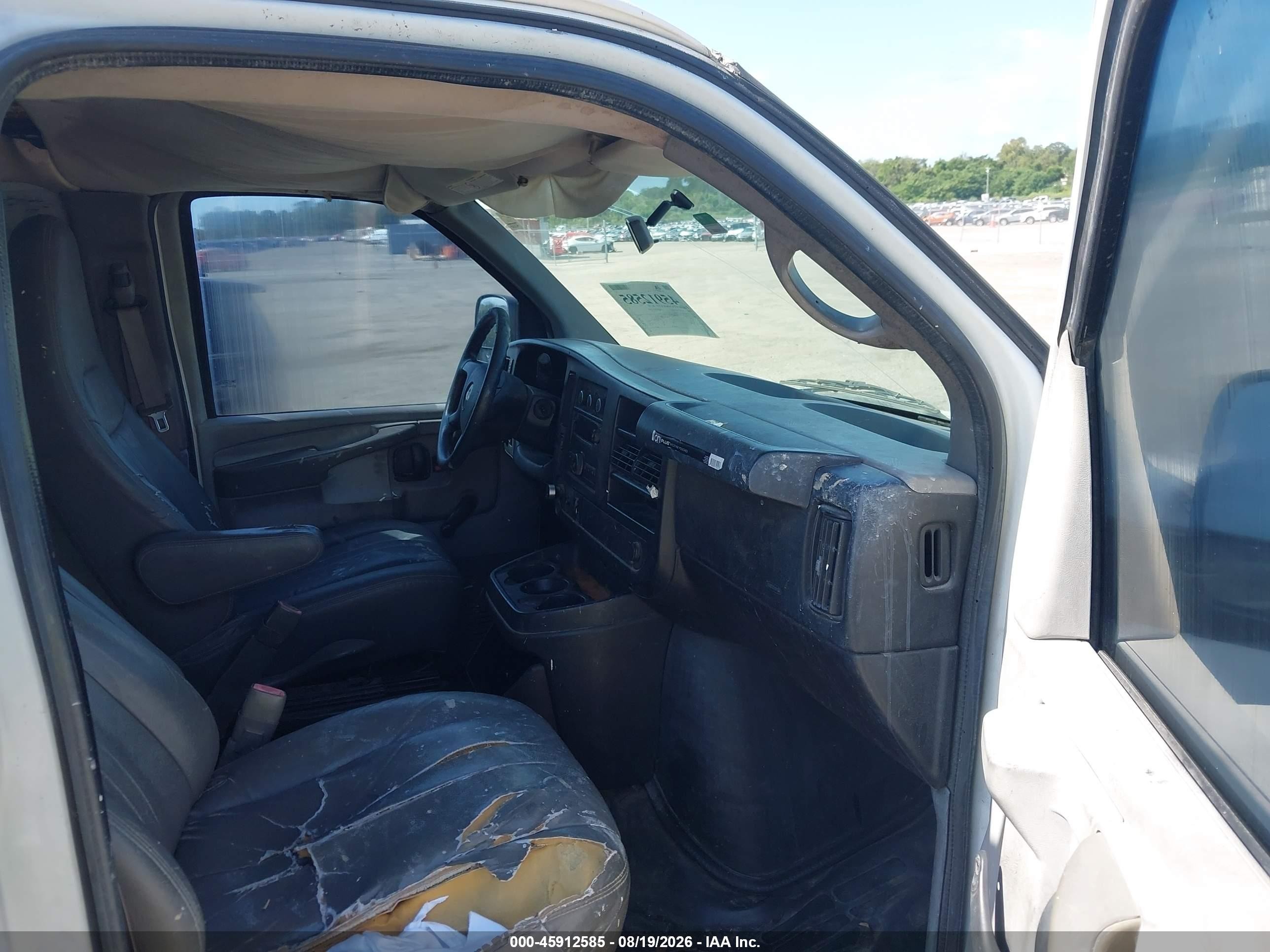 2012 Chevrolet Express 2500 Work Van Белый vin: 1GCWGFFAXC1151855