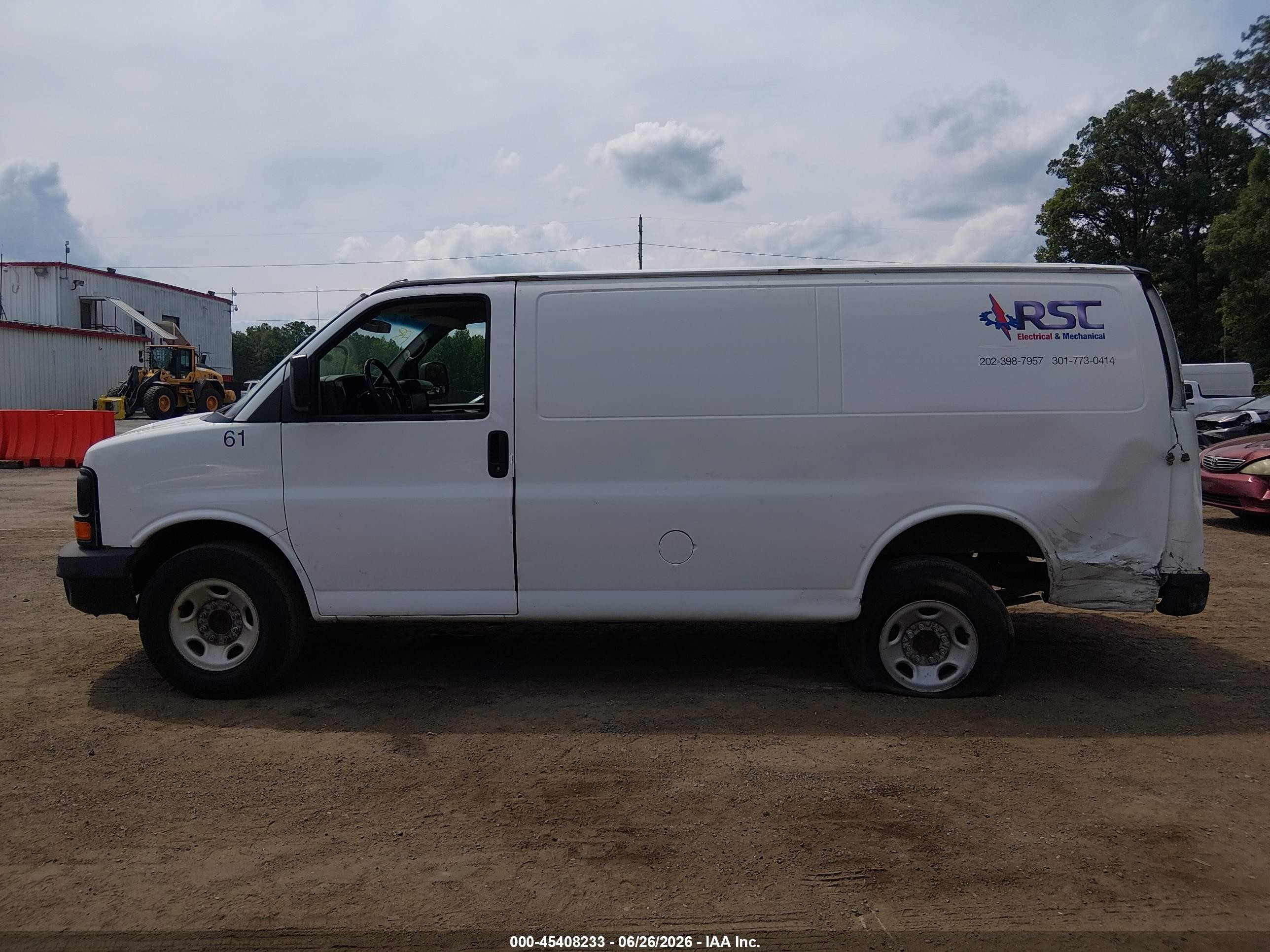 2015 Chevrolet Express 2500 Work Van Белый vin: 1GCWGFFF1F1104245