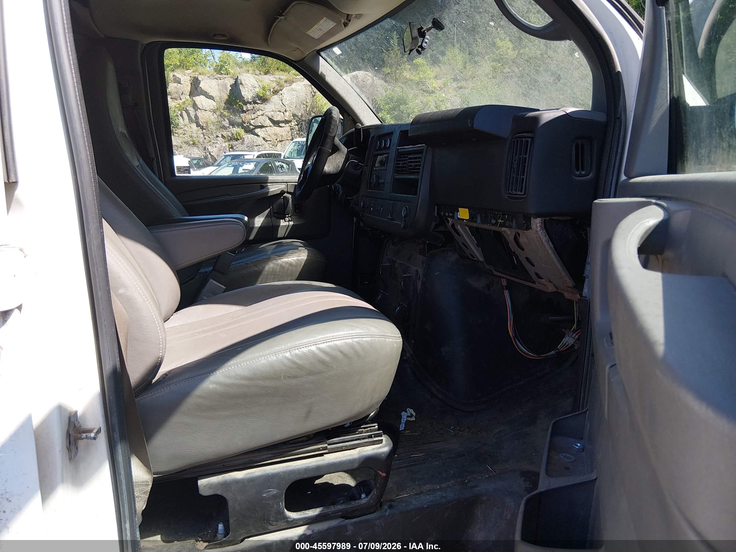 2015 Chevrolet Express 2500 Work Van White vin: 1GCWGFFF2F1103802