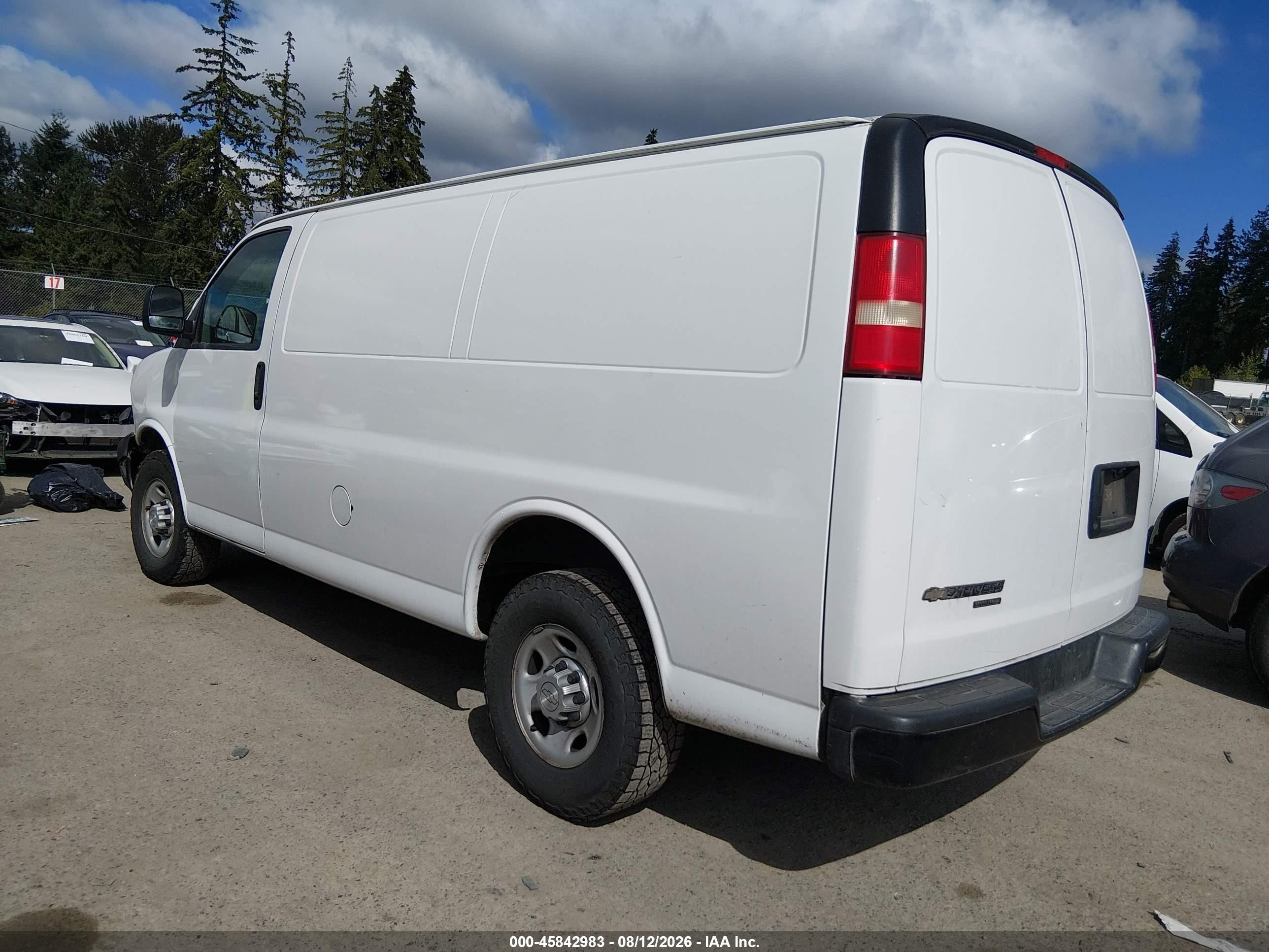 2015 Chevrolet Express 2500 Work Van Белый vin: 1GCWGFFF2F1172361