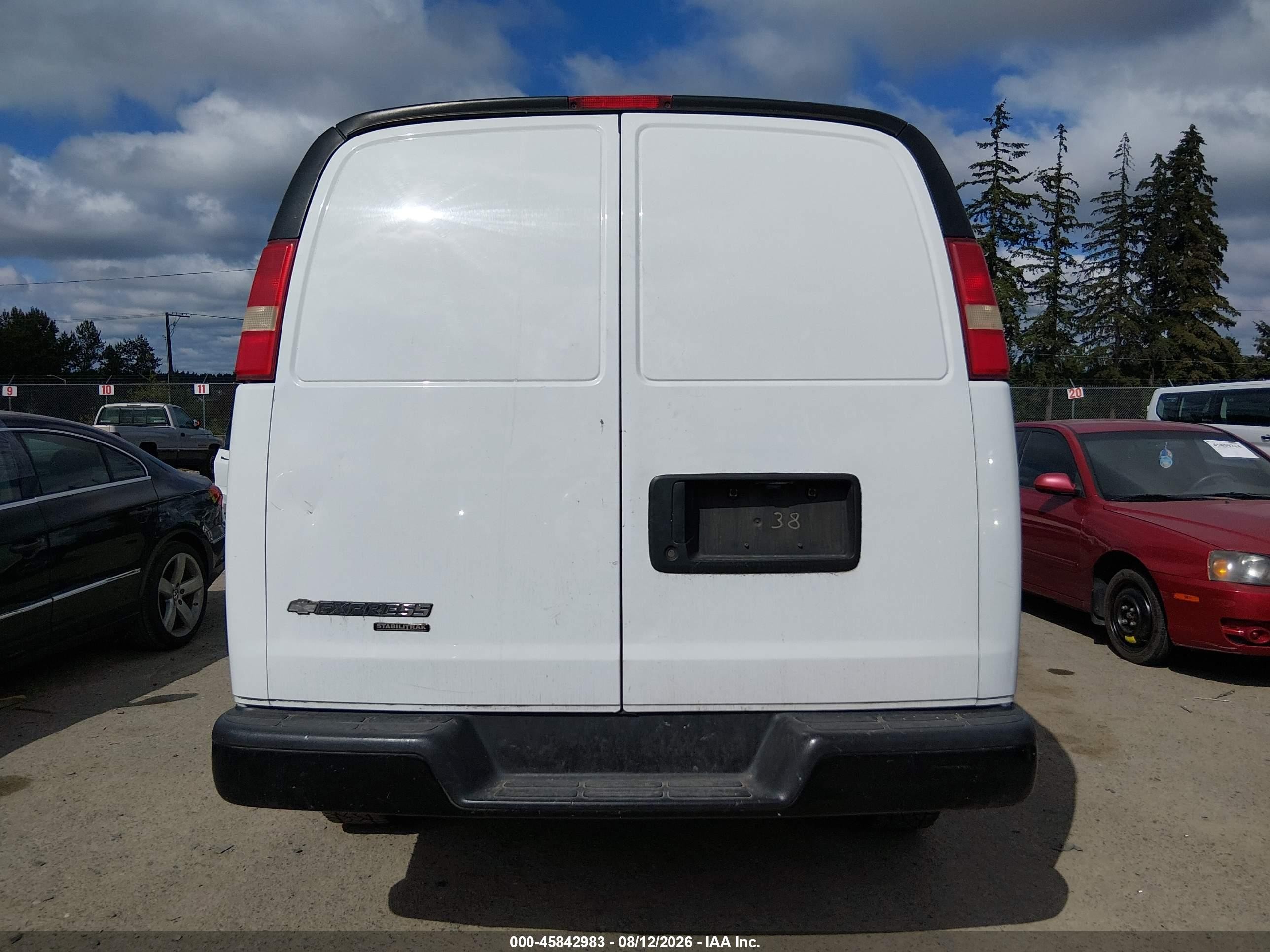 2015 Chevrolet Express 2500 Work Van Белый vin: 1GCWGFFF2F1172361
